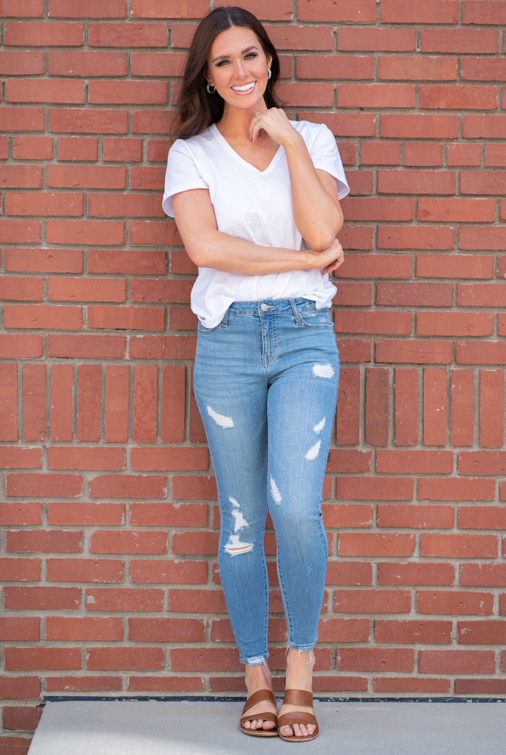 VERVET Color: Light Wash Cut: Ankle Skinny, 27"Inseam Rise: High Rise, 9.5" Front Rise 64% Cotton 34% Rayon 2% Spandex Stitching: Classic Fly: Zipper Fly Style #: VT334