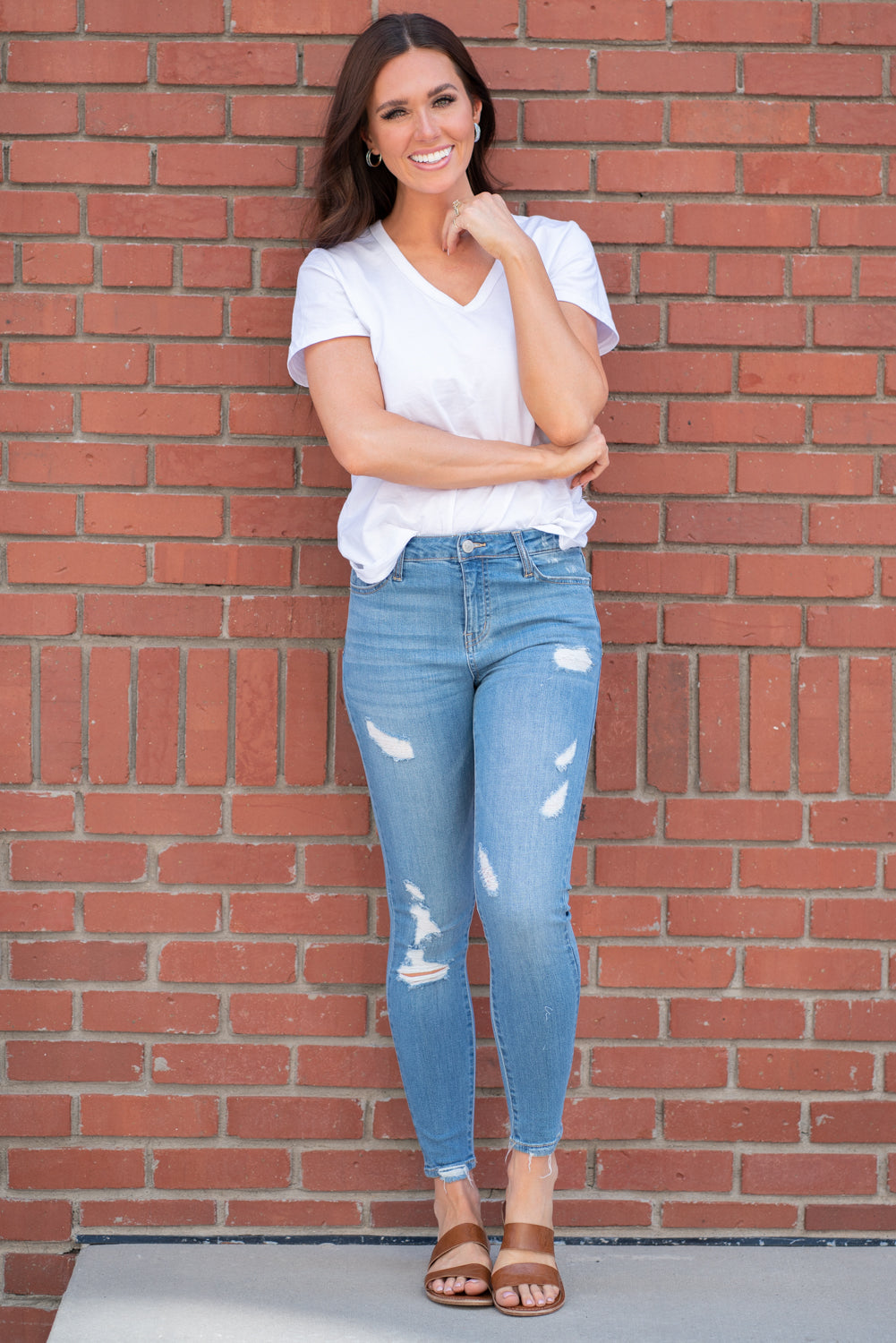 VERVET Color: Light Wash Cut: Ankle Skinny, 27"Inseam Rise: High Rise, 9.5" Front Rise 64% Cotton 34% Rayon 2% Spandex Stitching: Classic Fly: Zipper Fly Style #: VT334