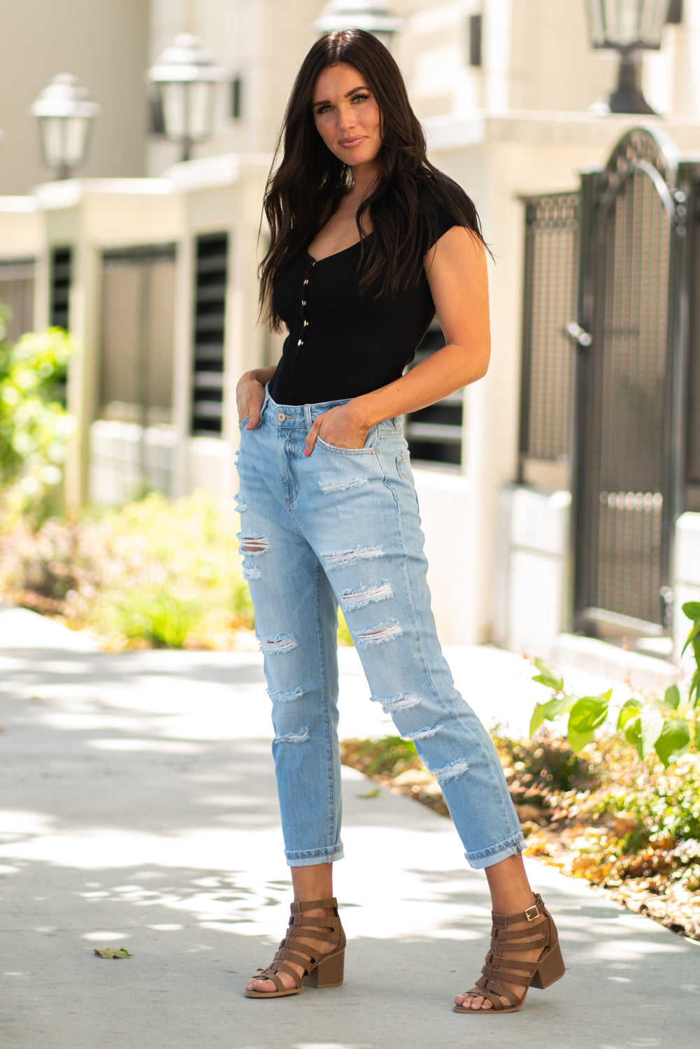 KanCan Jeans Collection: Summer 2020 Color: Light Wash Cut: Cuffed Boyfriend, 25" Inseam Rise: High-Rise, 11" Front Rise 100% Cotton Stitching: Classic Fly: Zipper Style #: KC9176L Contact us for any additional measurements or sizing.