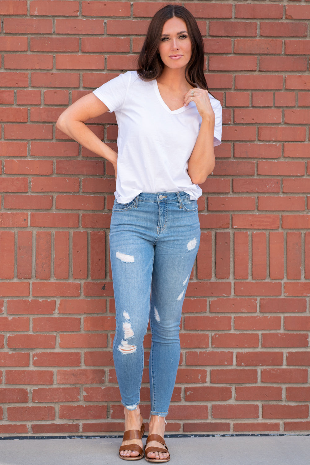 VERVET Color: Light Wash Cut: Ankle Skinny, 27"Inseam Rise: High Rise, 9.5" Front Rise 64% Cotton 34% Rayon 2% Spandex Stitching: Classic Fly: Zipper Fly Style #: VT334