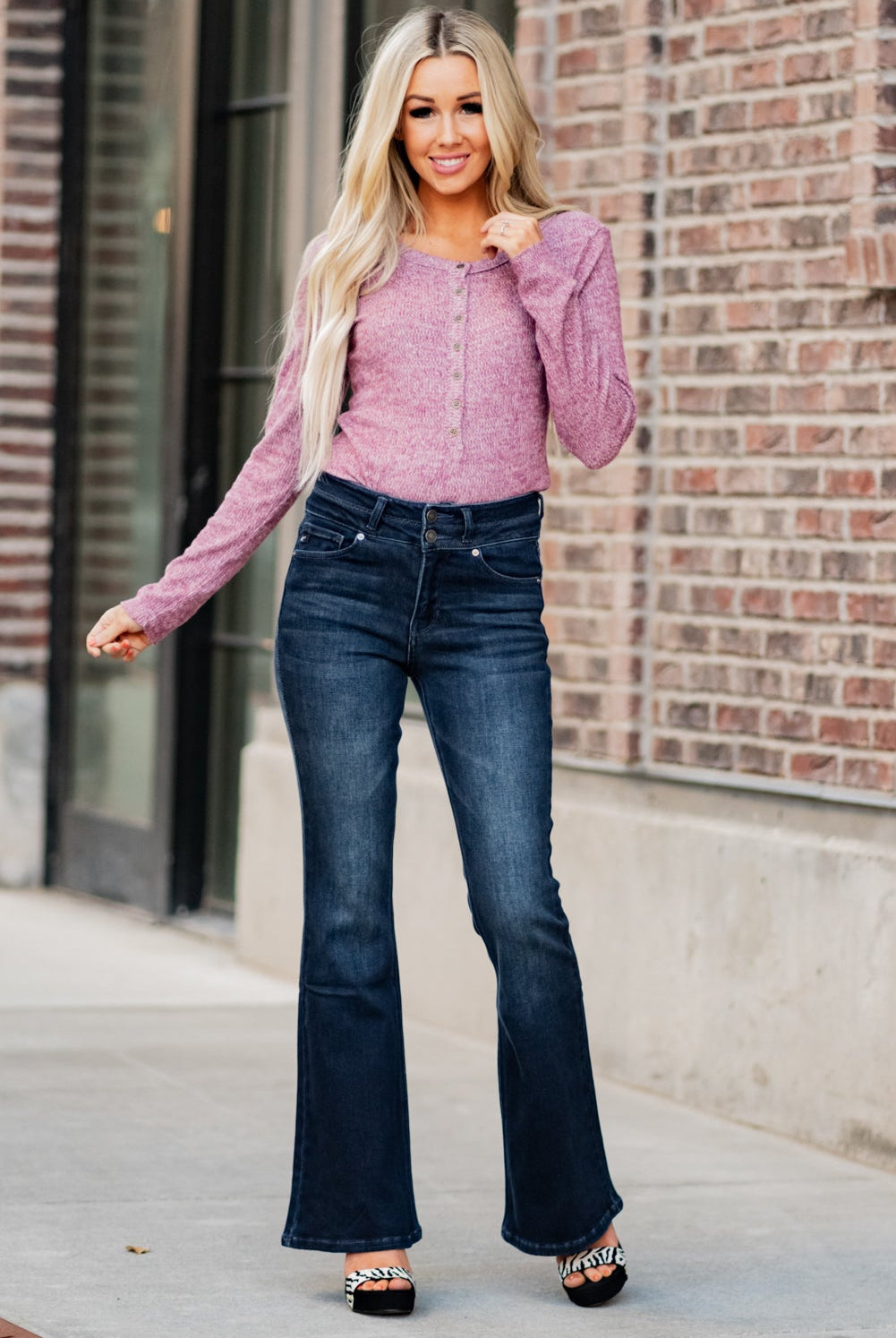 KanCan Jeans Collection: Fall 2020 Color: Dark Wash Cut: Flare Cut, 34" Inseam Rise: High-Rise, 10.5" Front Rise Material: 94% Cotton 4% Polyester2% Spandex Detail: Whisker Wash Fly: Zipper Fly with Double Button Closure Style #: KC7123D Contact us for any additional measurements or sizing. Haley is 5’6" and wears size 3 in jeans, a small top and 7.5 in shoes. She is wearing a 25 in these jeans.