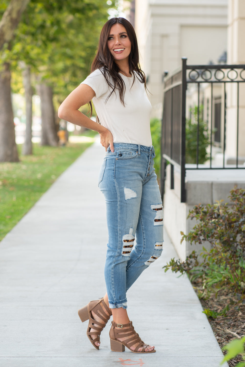 KanCan Jeans Collection: Fall 2020 Color: Medium Wash Ankle Skinny, 27" Inseam High Rise, 10" Front Rise Leopard Patch Backed Distress COTTON 99% SPANDEX 1% Fly: Zipper Style #: KC7131M Contact us for any additional measurements or sizing. Chloe is 5’8" and 130 pounds. She wears a size 3 in jeans, a small top and 8.5 in shoes. She is wearing a 26/3 in these jeans.