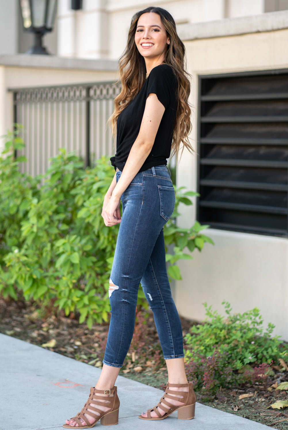 Flying Monkey Jeans Collection: January 2020 Style Name: Millie Color: Dark Wash Cut: Ankle Skinny, 27" Inseam Rise: High-Rise, 10-10.75" Front Rise Material: 76%COTTON, 17%TENCIL, 5%POLYESTER, 2%LYCRA Machine Wash Separately In Cold Water Stitching: Classic Fly: Zipper Style #: Y3538 Contact us for any additional measurements or sizing.