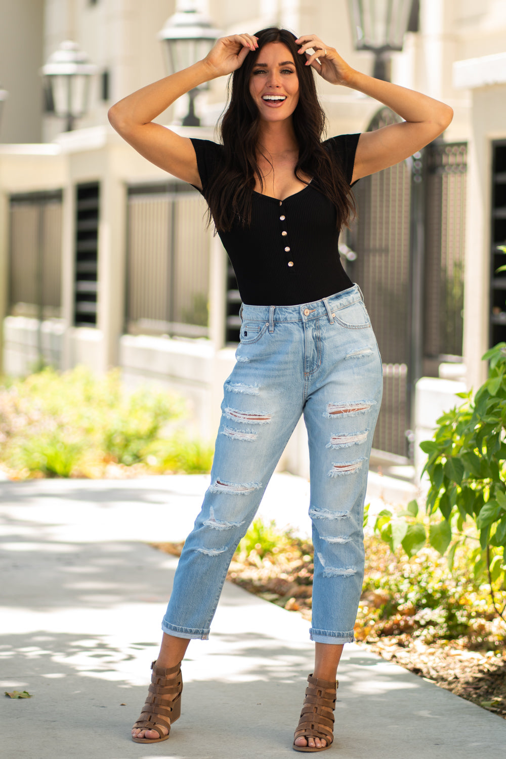 KanCan Jeans Collection: Summer 2020 Color: Light Wash Cut: Cuffed Boyfriend, 25" Inseam Rise: High-Rise, 11" Front Rise 100% Cotton Stitching: Classic Fly: Zipper Style #: KC9176L Contact us for any additional measurements or sizing.