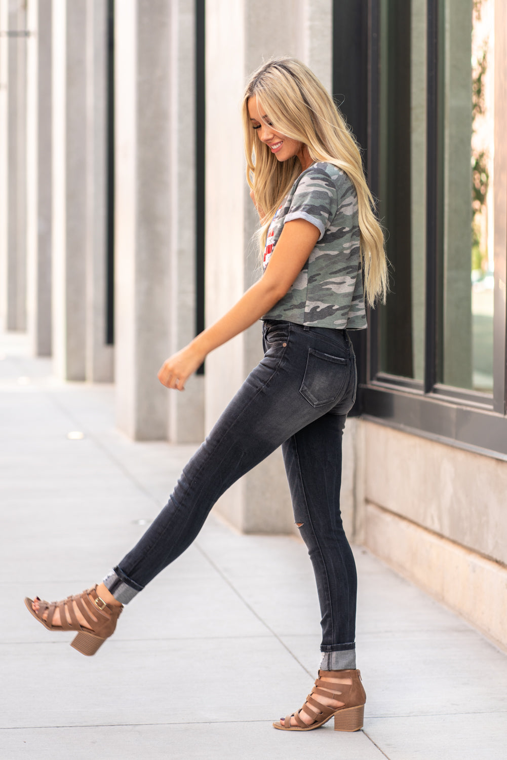 Nature Denim Collection: Fall 2020 Color: Black Washed Cut: Skinny, 29.5" Inseam - Unfolded Rise: Mid Rise, 9" Front Rise 82% COTTON 12% RAYON 5% POLYESTER & 1% SPANDEX Stitching: Classic Fly: Zipper Style #: NT2208BK Contact us for any additional measurements or sizing. Haley is 5’6" and wears size 25 in jeans, a small top and 7.5 in shoes. She is wearing a 25 in these jeans.