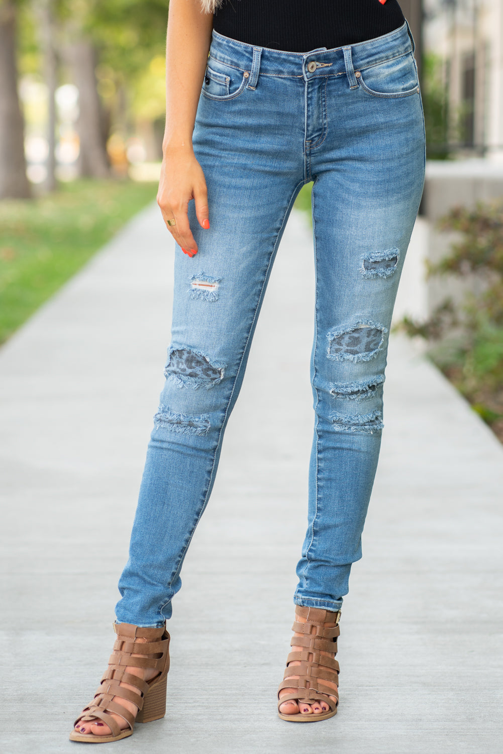 KanCan Jeans Collection: Fall 2020 Color: Medium Wash Skinny, 29.5" Inseam Mid Rise, 8.5" Front Rise Leopard Patch Backed Distress 92% Cotton 6% Polyester 2% Spandex Fly: Zipper Style #: KC6307D Contact us for any additional measurements or sizing.