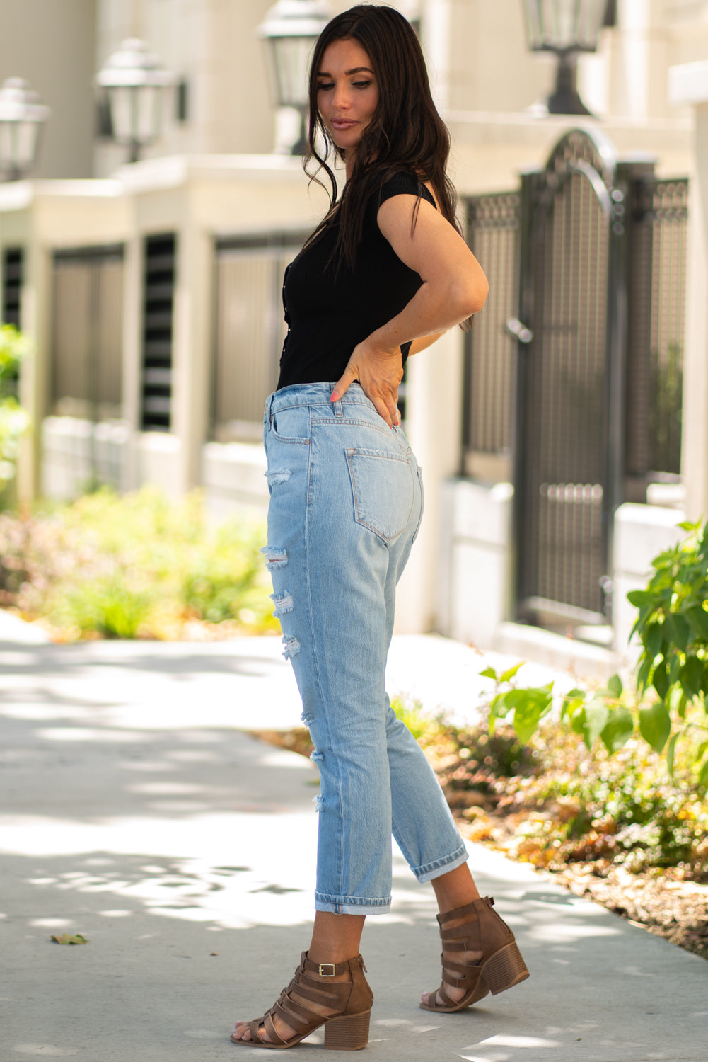 KanCan Jeans Collection: Summer 2020 Color: Light Wash Cut: Cuffed Boyfriend, 25" Inseam Rise: High-Rise, 11" Front Rise 100% Cotton Stitching: Classic Fly: Zipper Style #: KC9176L Contact us for any additional measurements or sizing.