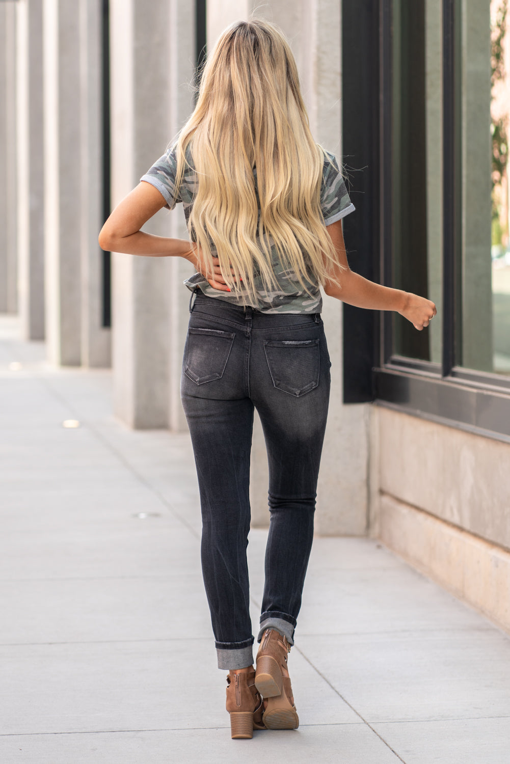 Nature Denim Collection: Fall 2020 Color: Black Washed Cut: Skinny, 29.5" Inseam - Unfolded Rise: Mid Rise, 9" Front Rise 82% COTTON 12% RAYON 5% POLYESTER & 1% SPANDEX Stitching: Classic Fly: Zipper Style #: NT2208BK Contact us for any additional measurements or sizing. Haley is 5’6" and wears size 25 in jeans, a small top and 7.5 in shoes. She is wearing a 25 in these jeans.