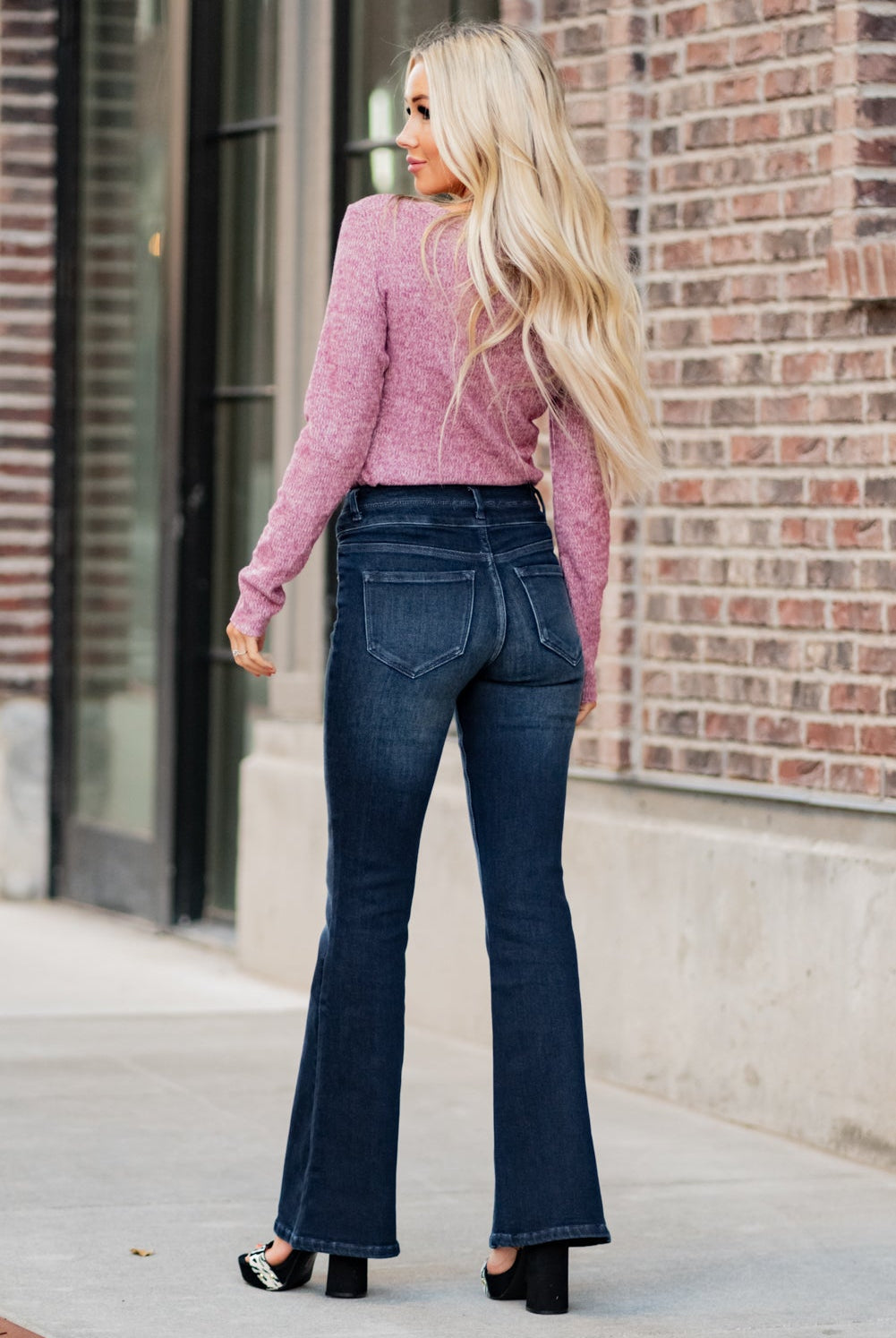 KanCan Jeans Collection: Fall 2020 Color: Dark Wash Cut: Flare Cut, 34" Inseam Rise: High-Rise, 10.5" Front Rise Material: 94% Cotton 4% Polyester2% Spandex Detail: Whisker Wash Fly: Zipper Fly with Double Button Closure Style #: KC7123D Contact us for any additional measurements or sizing. Haley is 5’6" and wears size 3 in jeans, a small top and 7.5 in shoes. She is wearing a 25 in these jeans.