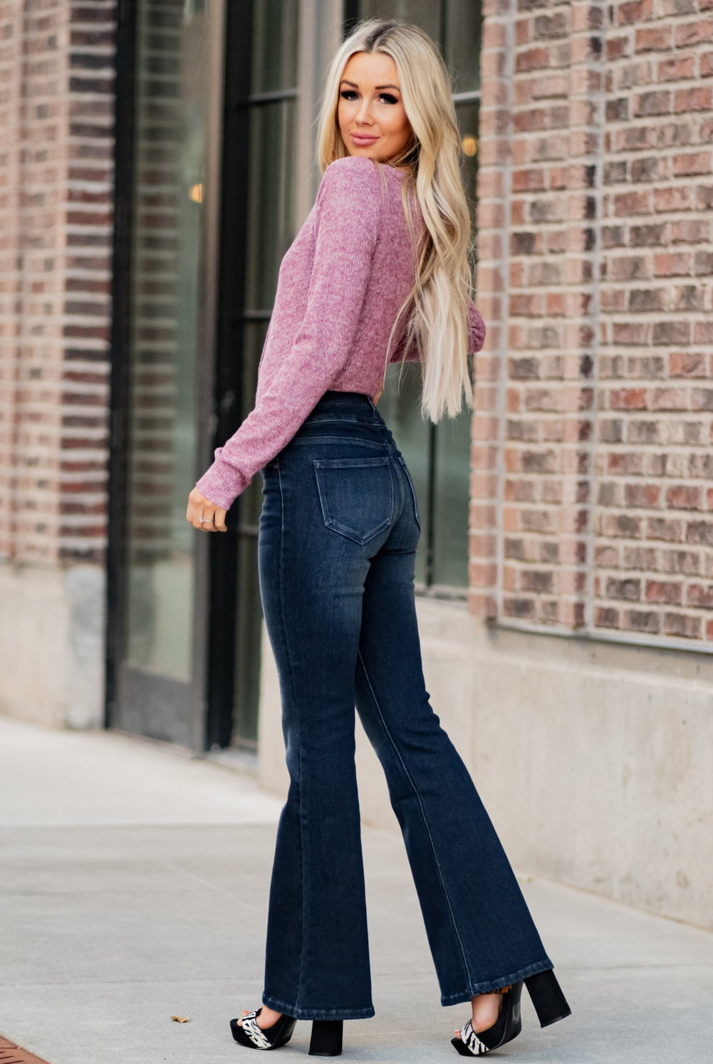 KanCan Jeans Collection: Fall 2020 Color: Dark Wash Cut: Flare Cut, 34" Inseam Rise: High-Rise, 10.5" Front Rise Material: 94% Cotton 4% Polyester2% Spandex Detail: Whisker Wash Fly: Zipper Fly with Double Button Closure Style #: KC7123D Contact us for any additional measurements or sizing. Haley is 5’6" and wears size 3 in jeans, a small top and 7.5 in shoes. She is wearing a 25 in these jeans.