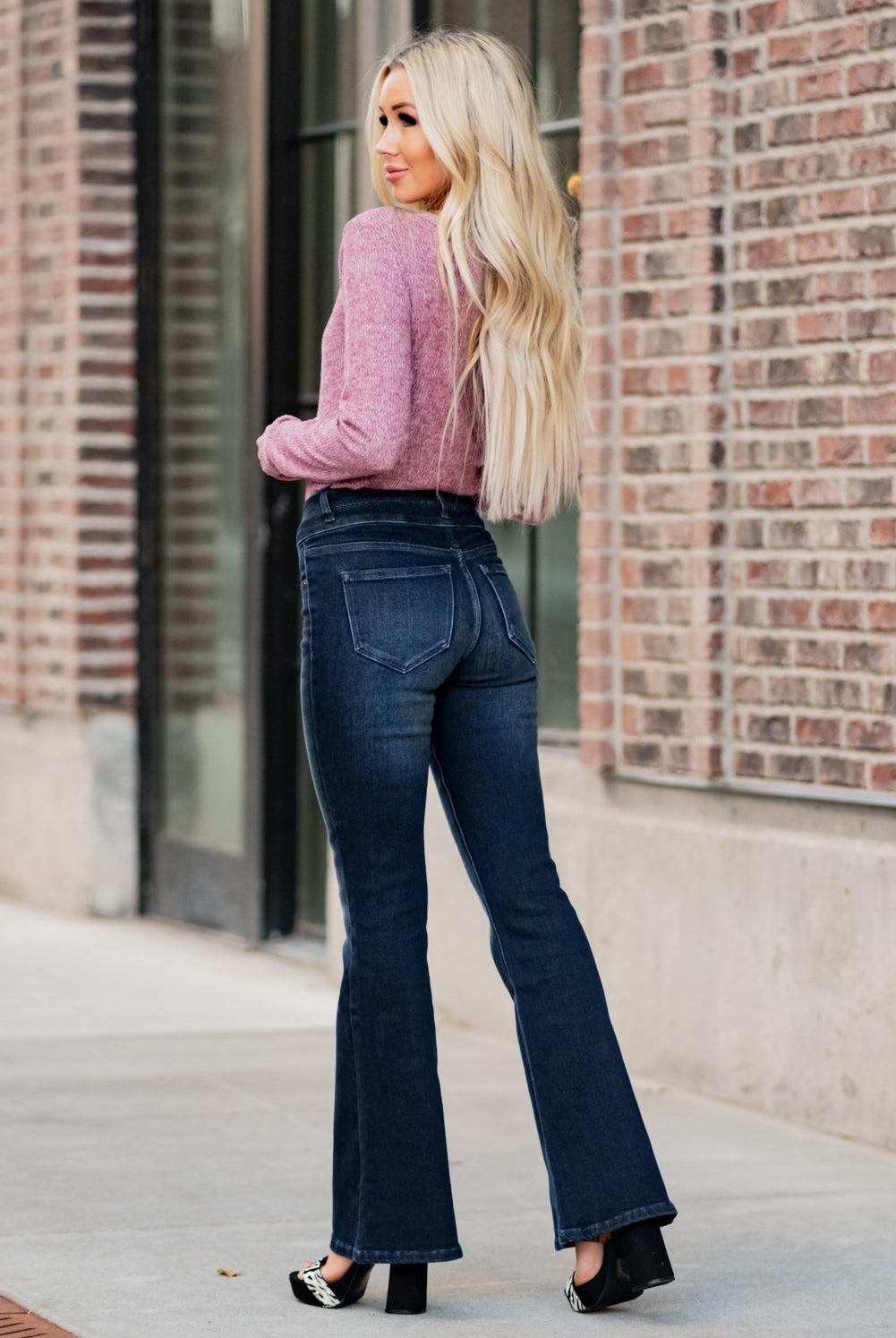 KanCan Jeans Collection: Fall 2020 Color: Dark Wash Cut: Flare Cut, 34" Inseam Rise: High-Rise, 10.5" Front Rise Material: 94% Cotton 4% Polyester2% Spandex Detail: Whisker Wash Fly: Zipper Fly with Double Button Closure Style #: KC7123D Contact us for any additional measurements or sizing. Haley is 5’6" and wears size 3 in jeans, a small top and 7.5 in shoes. She is wearing a 25 in these jeans.