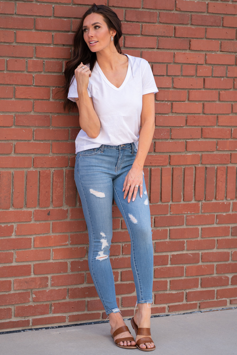 VERVET Color: Light Wash Cut: Ankle Skinny, 27"Inseam Rise: High Rise, 9.5" Front Rise 64% Cotton 34% Rayon 2% Spandex Stitching: Classic Fly: Zipper Fly Style #: VT334