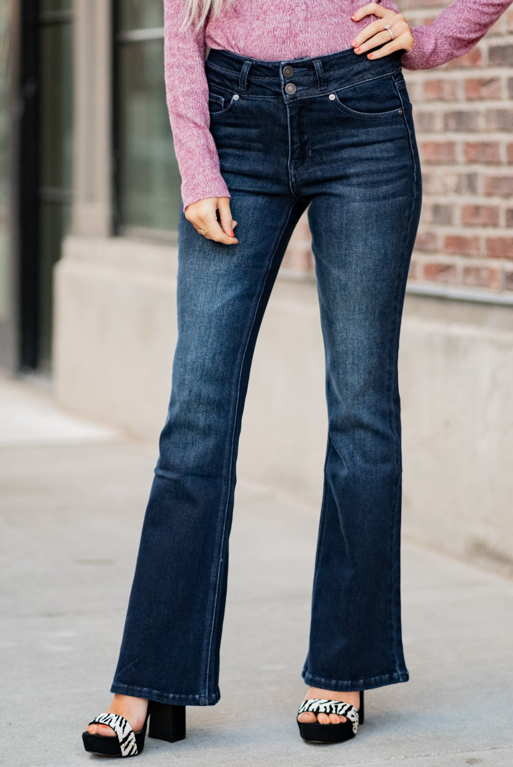 KanCan Jeans Collection: Fall 2020 Color: Dark Wash Cut: Flare Cut, 34" Inseam Rise: High-Rise, 10.5" Front Rise Material: 94% Cotton 4% Polyester2% Spandex Detail: Whisker Wash Fly: Zipper Fly with Double Button Closure Style #: KC7123D Contact us for any additional measurements or sizing. Haley is 5’6" and wears size 3 in jeans, a small top and 7.5 in shoes. She is wearing a 25 in these jeans.