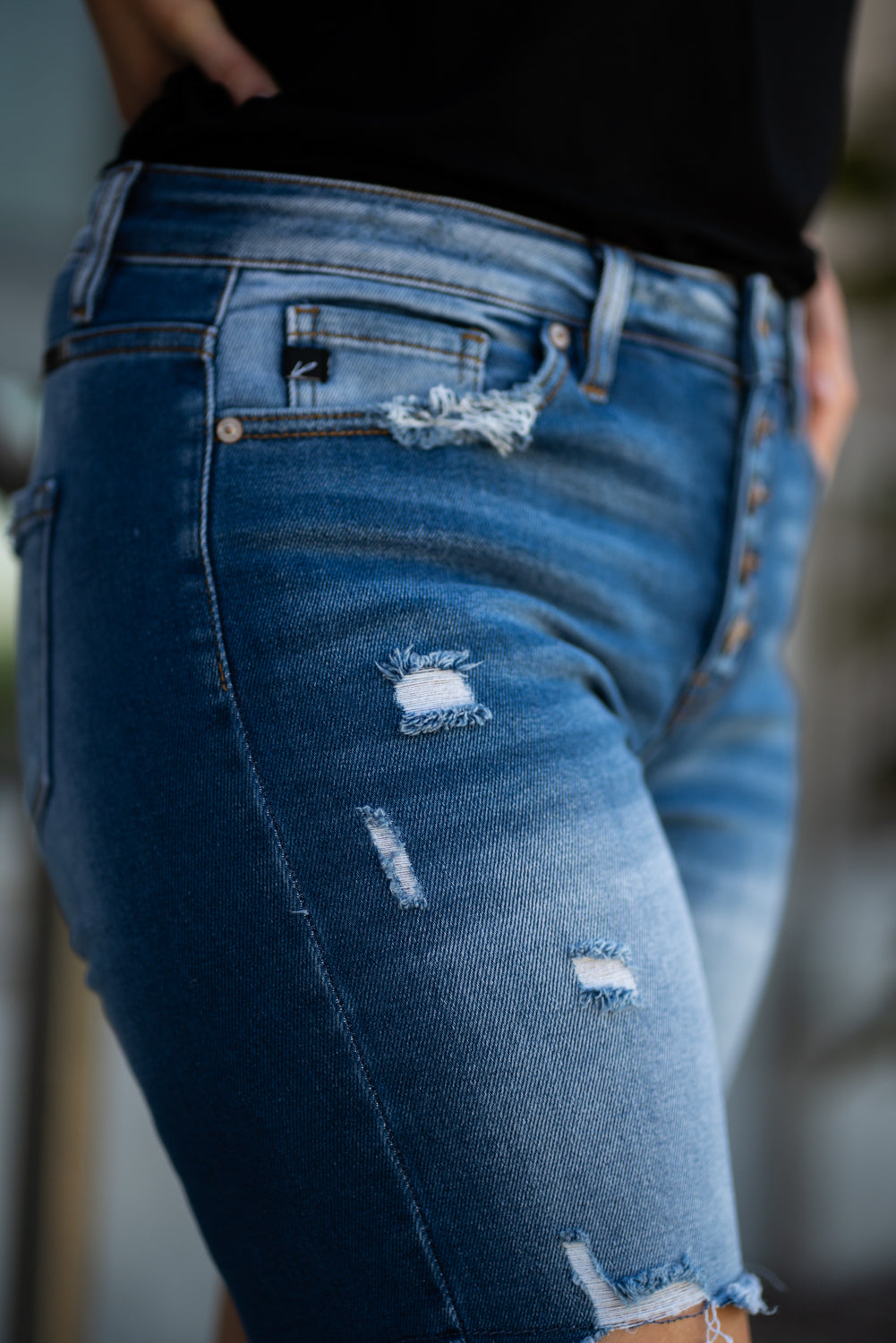 High Rise Boyfriend Shorts By Kan Can Collection: Summer 2020 Boyfriend Shorts High Rise waist, 10" Front Rise High Shorts, 7" Inseam Medium Wash Material: 95% COTTON / 4% POLYESTER / 1% LYCRA Stitching: Classic Fly: Exposed Button Fly Style #: KC8583M