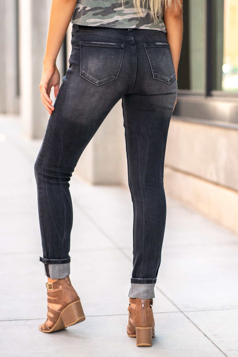 Nature Denim Collection: Fall 2020 Color: Black Washed Cut: Skinny, 29.5" Inseam - Unfolded Rise: Mid Rise, 9" Front Rise 82% COTTON 12% RAYON 5% POLYESTER & 1% SPANDEX Stitching: Classic Fly: Zipper Style #: NT2208BK Contact us for any additional measurements or sizing. Haley is 5’6" and wears size 25 in jeans, a small top and 7.5 in shoes. She is wearing a 25 in these jeans.