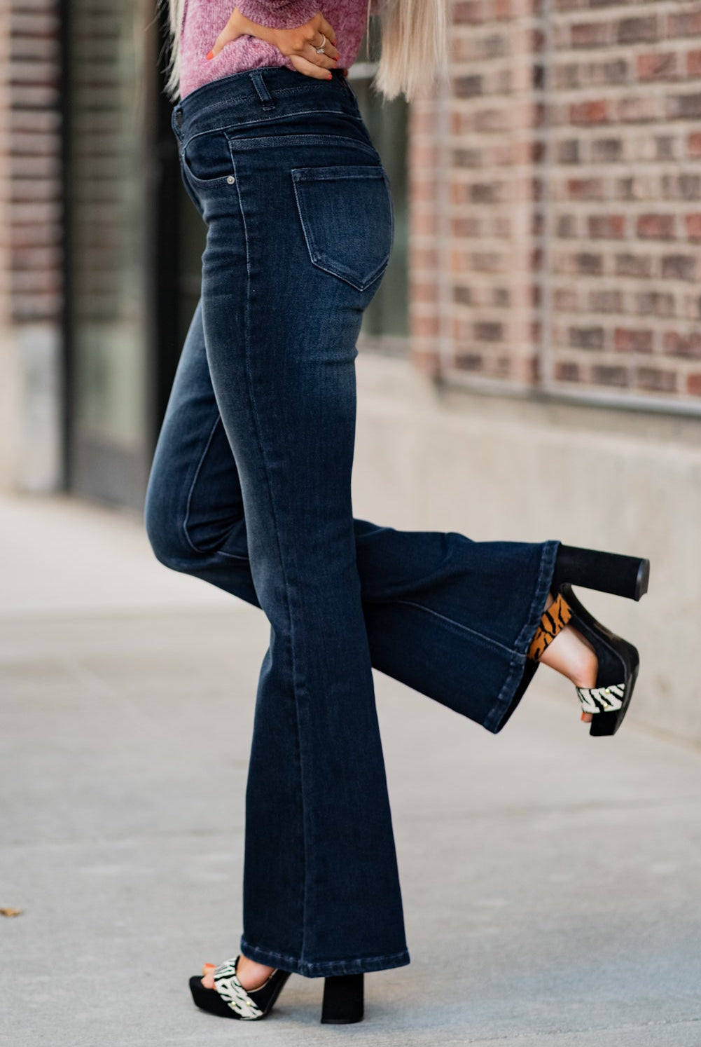 KanCan Jeans Collection: Fall 2020 Color: Dark Wash Cut: Flare Cut, 34" Inseam Rise: High-Rise, 10.5" Front Rise Material: 94% Cotton 4% Polyester2% Spandex Detail: Whisker Wash Fly: Zipper Fly with Double Button Closure Style #: KC7123D Contact us for any additional measurements or sizing. Haley is 5’6" and wears size 3 in jeans, a small top and 7.5 in shoes. She is wearing a 25 in these jeans.
