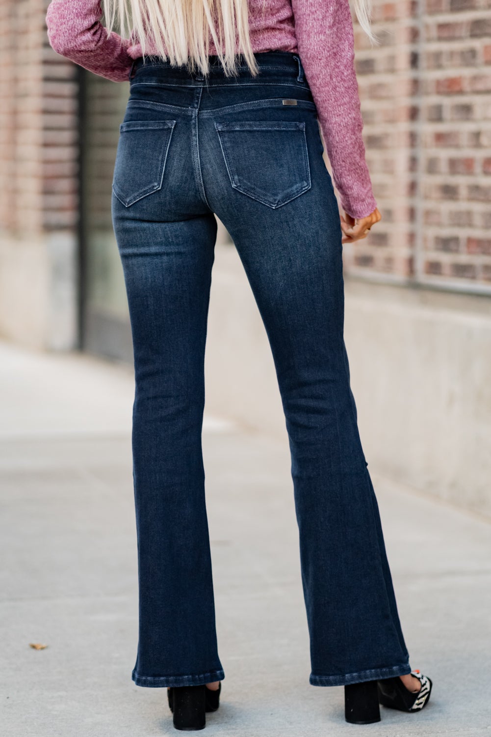 KanCan Jeans Collection: Fall 2020 Color: Dark Wash Cut: Flare Cut, 34" Inseam Rise: High-Rise, 10.5" Front Rise Material: 94% Cotton 4% Polyester2% Spandex Detail: Whisker Wash Fly: Zipper Fly with Double Button Closure Style #: KC7123D Contact us for any additional measurements or sizing. Haley is 5’6" and wears size 3 in jeans, a small top and 7.5 in shoes. She is wearing a 25 in these jeans.
