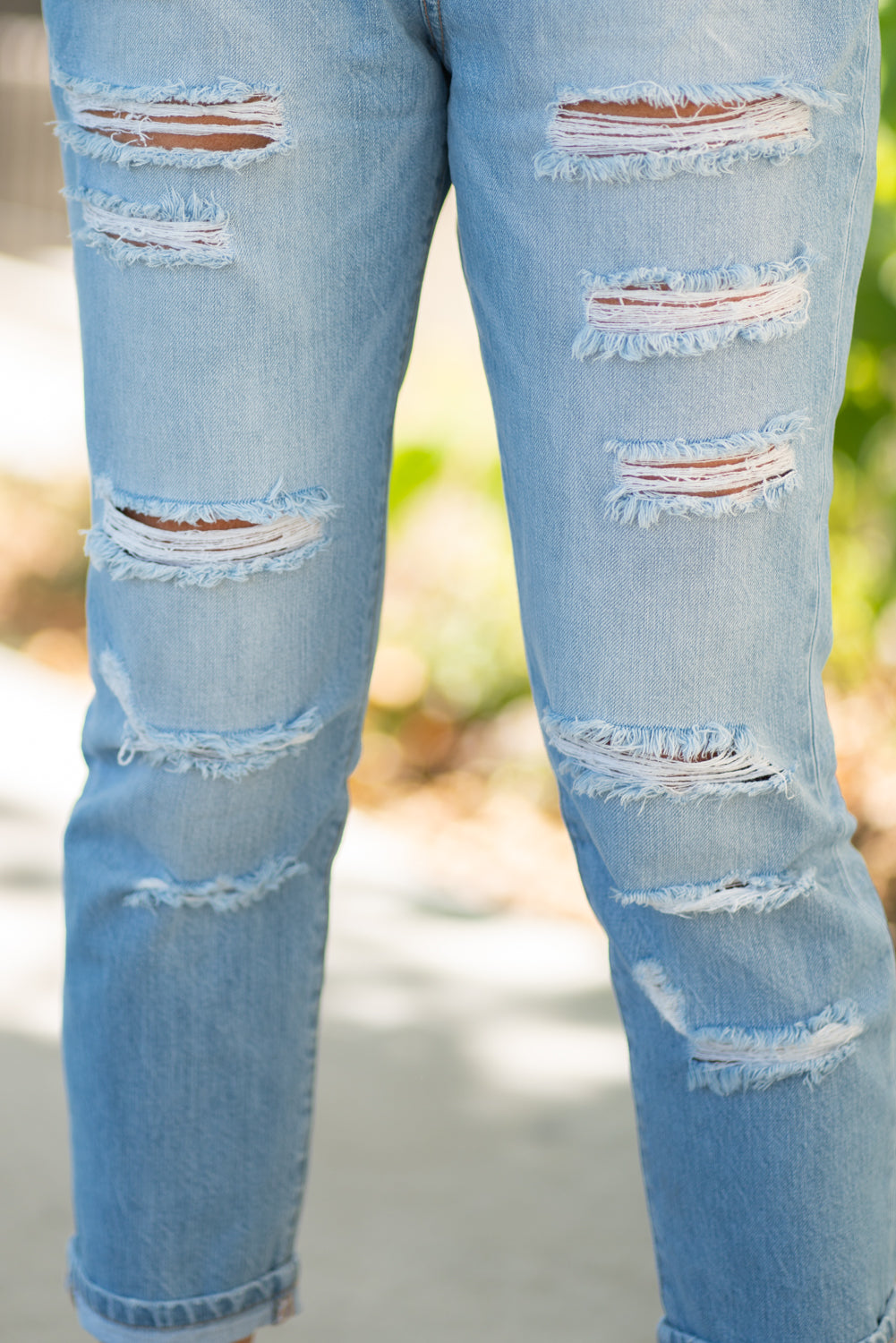 KanCan Jeans Collection: Summer 2020 Color: Light Wash Cut: Cuffed Boyfriend, 25" Inseam Rise: High-Rise, 11" Front Rise 100% Cotton Stitching: Classic Fly: Zipper Style #: KC9176L Contact us for any additional measurements or sizing.