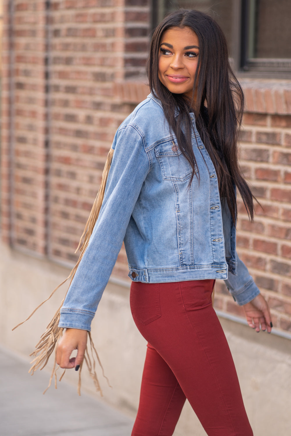 Judy Blue Collection: Winter 2020 Color: Medium Blue Cut: Denim Jacket with Stretch 65% Cotton / 30% Polyester / 3% Rayon / 2% Spandex Stitching: Classic Button Closure with Two Pockets Style #: JB7802 , 7802 Contact us for any additional measurements or sizing. Layla is 5'9" and wears a size 2 in jeans, small top and an 8 in shoes. She is wearing a size small in this jacket.