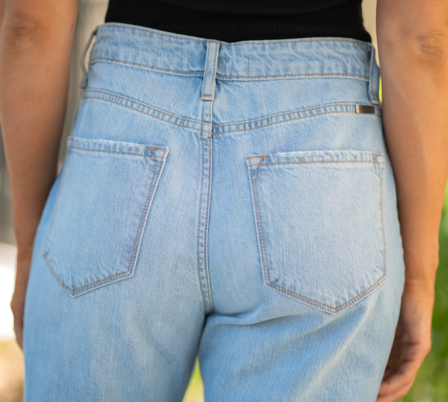 KanCan Jeans Collection: Summer 2020 Color: Light Wash Cut: Cuffed Boyfriend, 25" Inseam Rise: High-Rise, 11" Front Rise 100% Cotton Stitching: Classic Fly: Zipper Style #: KC9176L Contact us for any additional measurements or sizing.