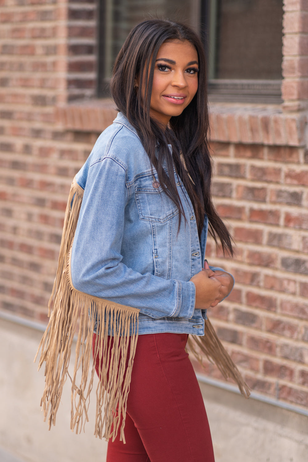 Judy Blue Collection: Winter 2020 Color: Medium Blue Cut: Denim Jacket with Stretch 65% Cotton / 30% Polyester / 3% Rayon / 2% Spandex Stitching: Classic Button Closure with Two Pockets Style #: JB7802 , 7802 Contact us for any additional measurements or sizing. Layla is 5'9" and wears a size 2 in jeans, small top and an 8 in shoes. She is wearing a size small in this jacket.