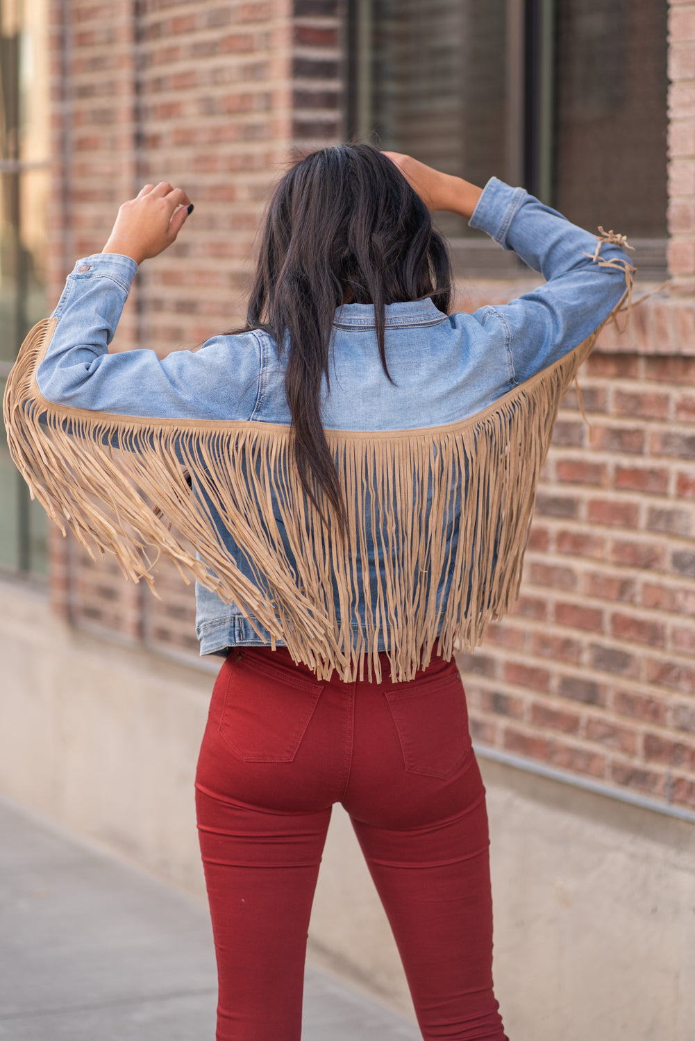 Judy Blue Collection: Winter 2020 Color: Medium Blue Cut: Denim Jacket with Stretch 65% Cotton / 30% Polyester / 3% Rayon / 2% Spandex Stitching: Classic Button Closure with Two Pockets Style #: JB7802 , 7802 Contact us for any additional measurements or sizing. Layla is 5'9" and wears a size 2 in jeans, small top and an 8 in shoes. She is wearing a size small in this jacket.