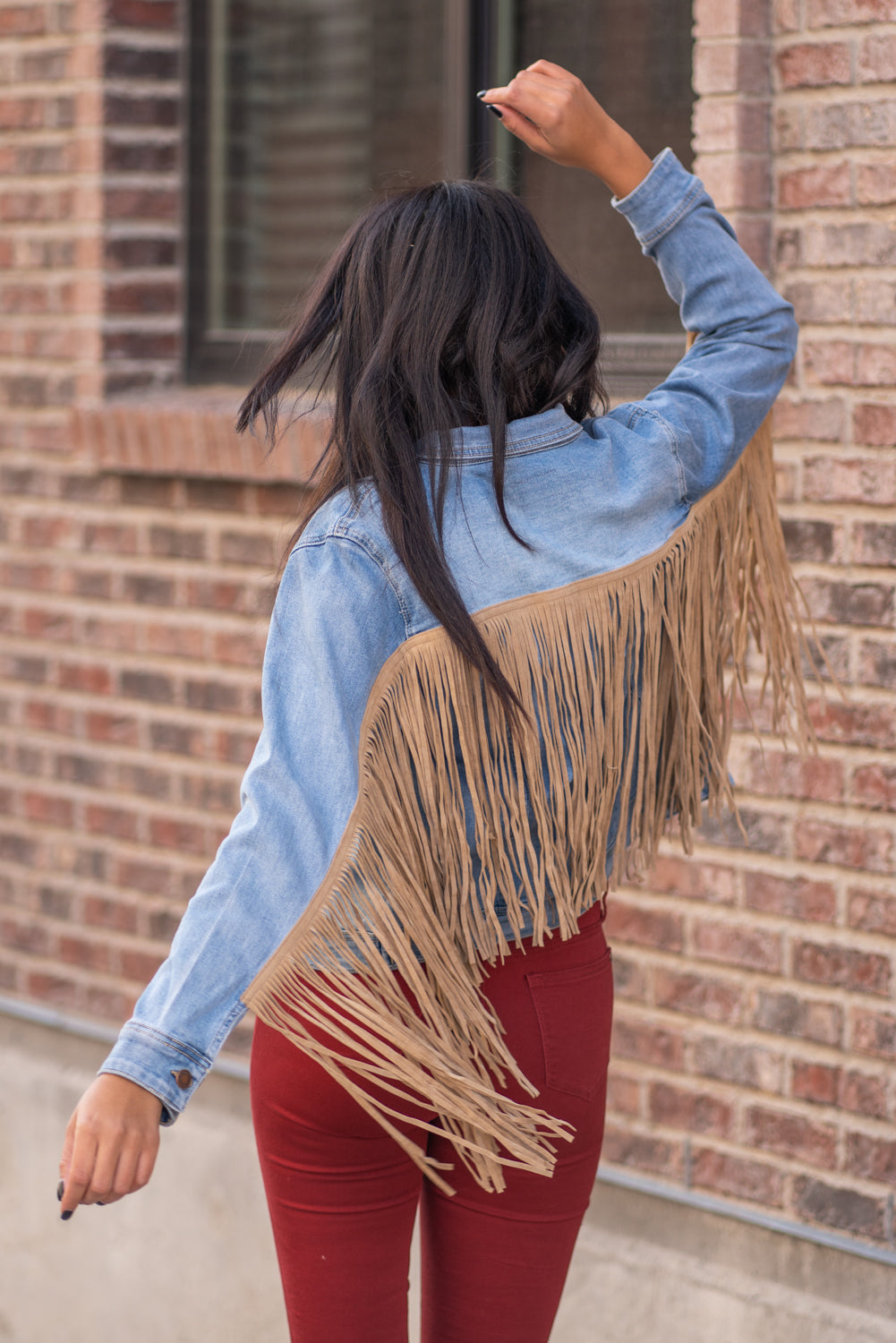 Judy Blue Collection: Winter 2020 Color: Medium Blue Cut: Denim Jacket with Stretch 65% Cotton / 30% Polyester / 3% Rayon / 2% Spandex Stitching: Classic Button Closure with Two Pockets Style #: JB7802 , 7802 Contact us for any additional measurements or sizing. Layla is 5'9" and wears a size 2 in jeans, small top and an 8 in shoes. She is wearing a size small in this jacket.