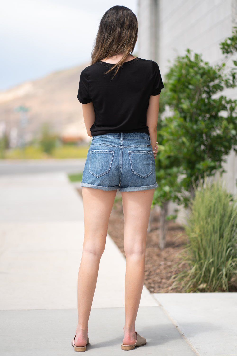 High Rise Shorts By Kan Can Collection: Summer 2020 Cuffed Shorts High Rise, 10.5" Front Rise Shorts, 2.5" Inseam Cuffed Dark Wash Material: 100% Cotton Stitching: Classic Fly: Zipper Style #: KC7815D