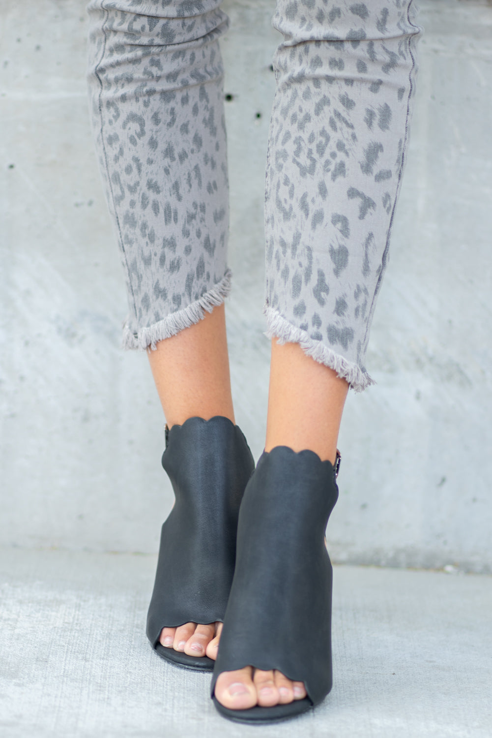 Heels by Chase & Chloe Style Name: Chunky Scallop Heels Color: Black Cut: Strappy with Open Toe Material. Outsole: Rubber Upper: Textile/Manmade Contact us for any additional measurements or sizing.