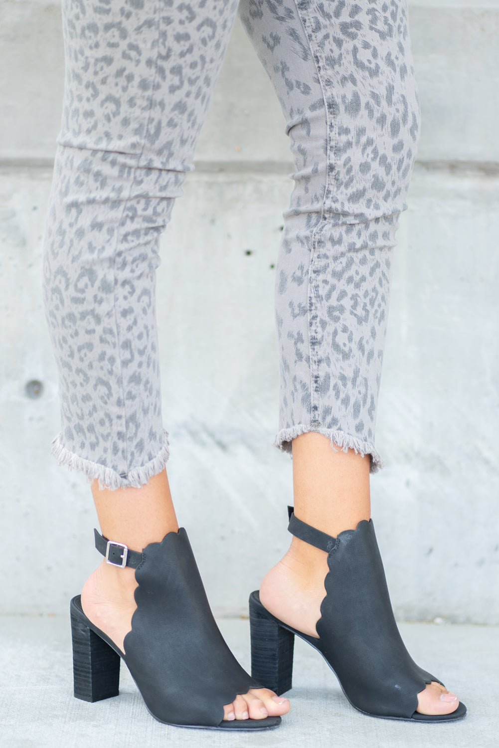 Heels by Chase & Chloe Style Name: Chunky Scallop Heels Color: Black Cut: Strappy with Open Toe Material. Outsole: Rubber Upper: Textile/Manmade Contact us for any additional measurements or sizing.