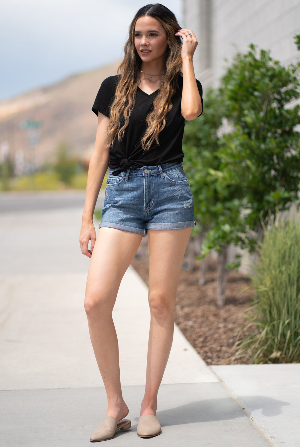 High Rise Shorts By Kan Can Collection: Summer 2020 Cuffed Shorts High Rise, 10.5" Front Rise Shorts, 2.5" Inseam Cuffed Dark Wash Material: 100% Cotton Stitching: Classic Fly: Zipper Style #: KC7815D