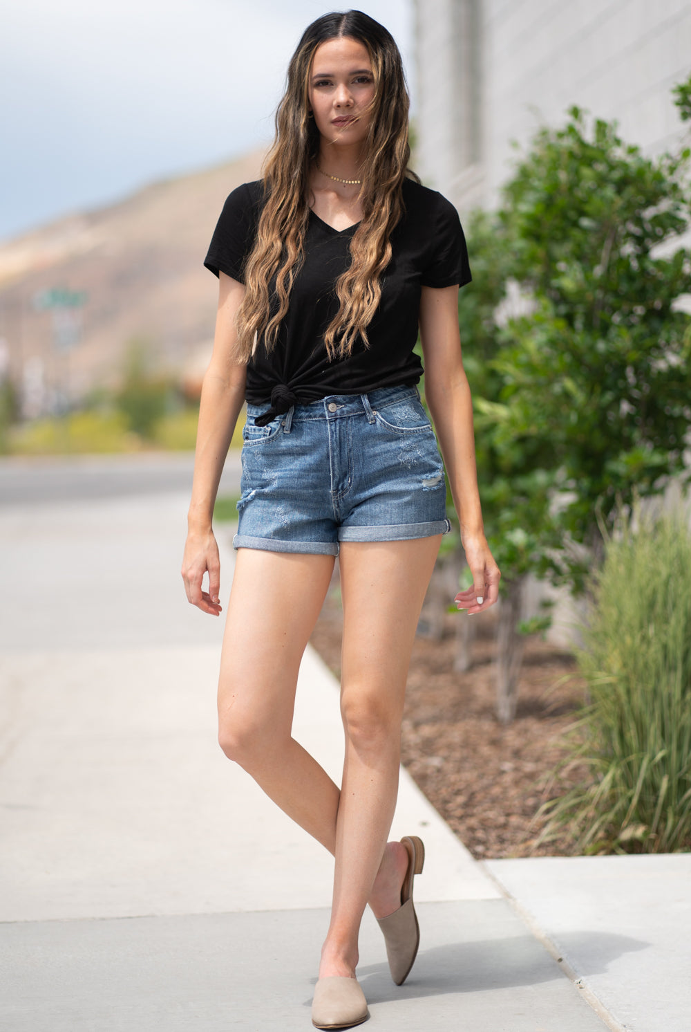 High Rise Shorts By Kan Can Collection: Summer 2020 Cuffed Shorts High Rise, 10.5" Front Rise Shorts, 2.5" Inseam Cuffed Dark Wash Material: 100% Cotton Stitching: Classic Fly: Zipper Style #: KC7815D