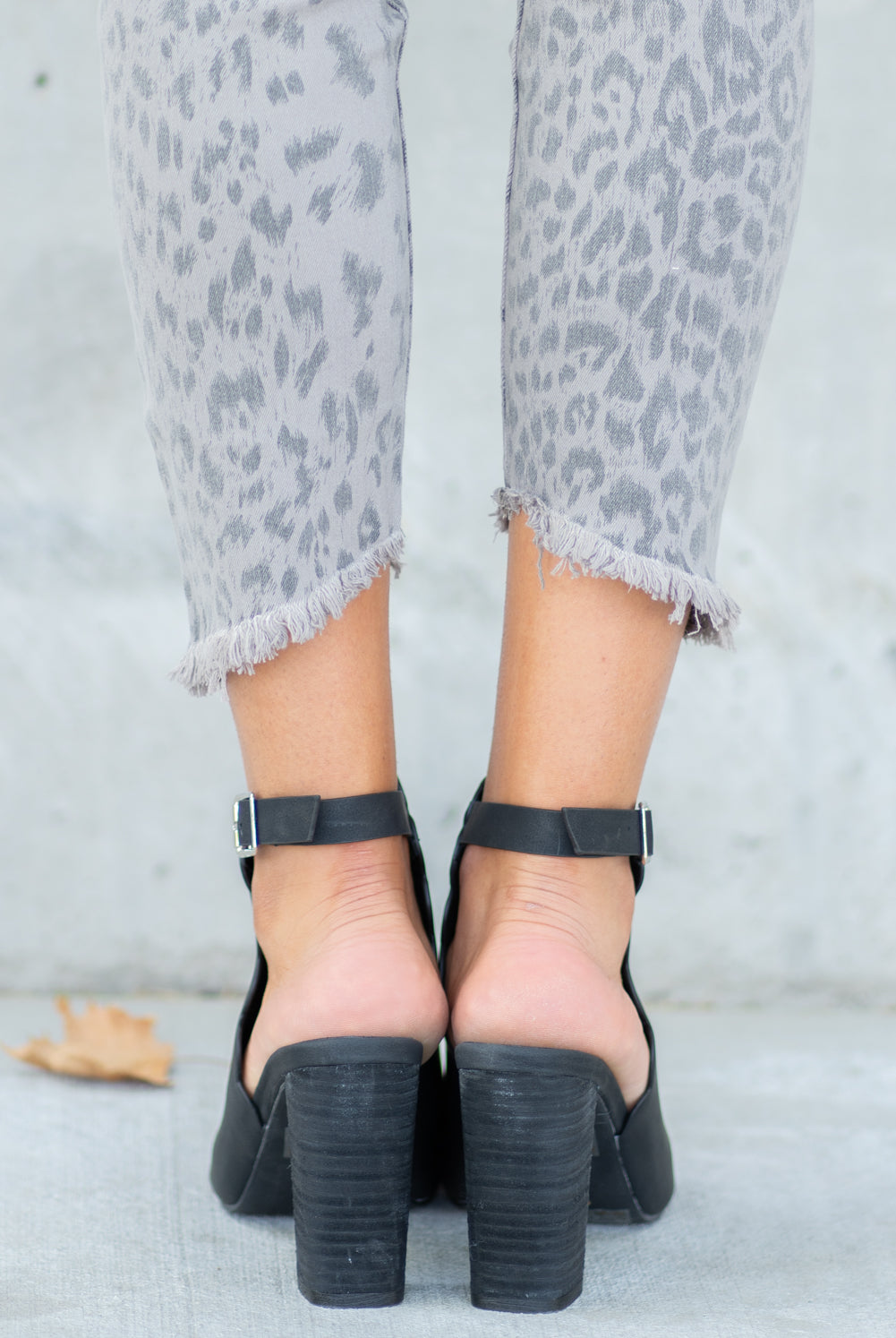 Heels by Chase & Chloe Style Name: Chunky Scallop Heels Color: Black Cut: Strappy with Open Toe Material. Outsole: Rubber Upper: Textile/Manmade Contact us for any additional measurements or sizing.