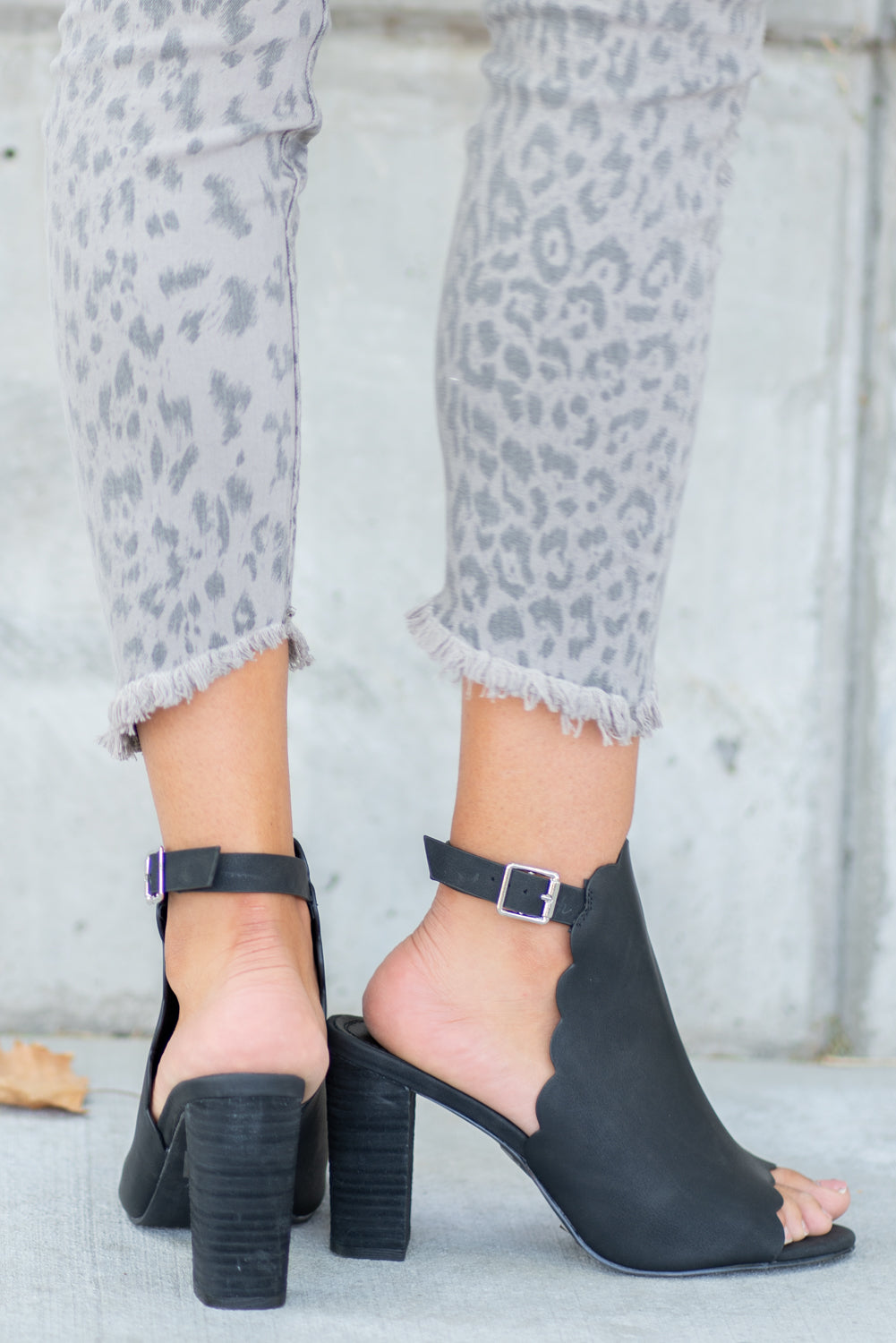 Heels by Chase & Chloe Style Name: Chunky Scallop Heels Color: Black Cut: Strappy with Open Toe Material. Outsole: Rubber Upper: Textile/Manmade Contact us for any additional measurements or sizing.