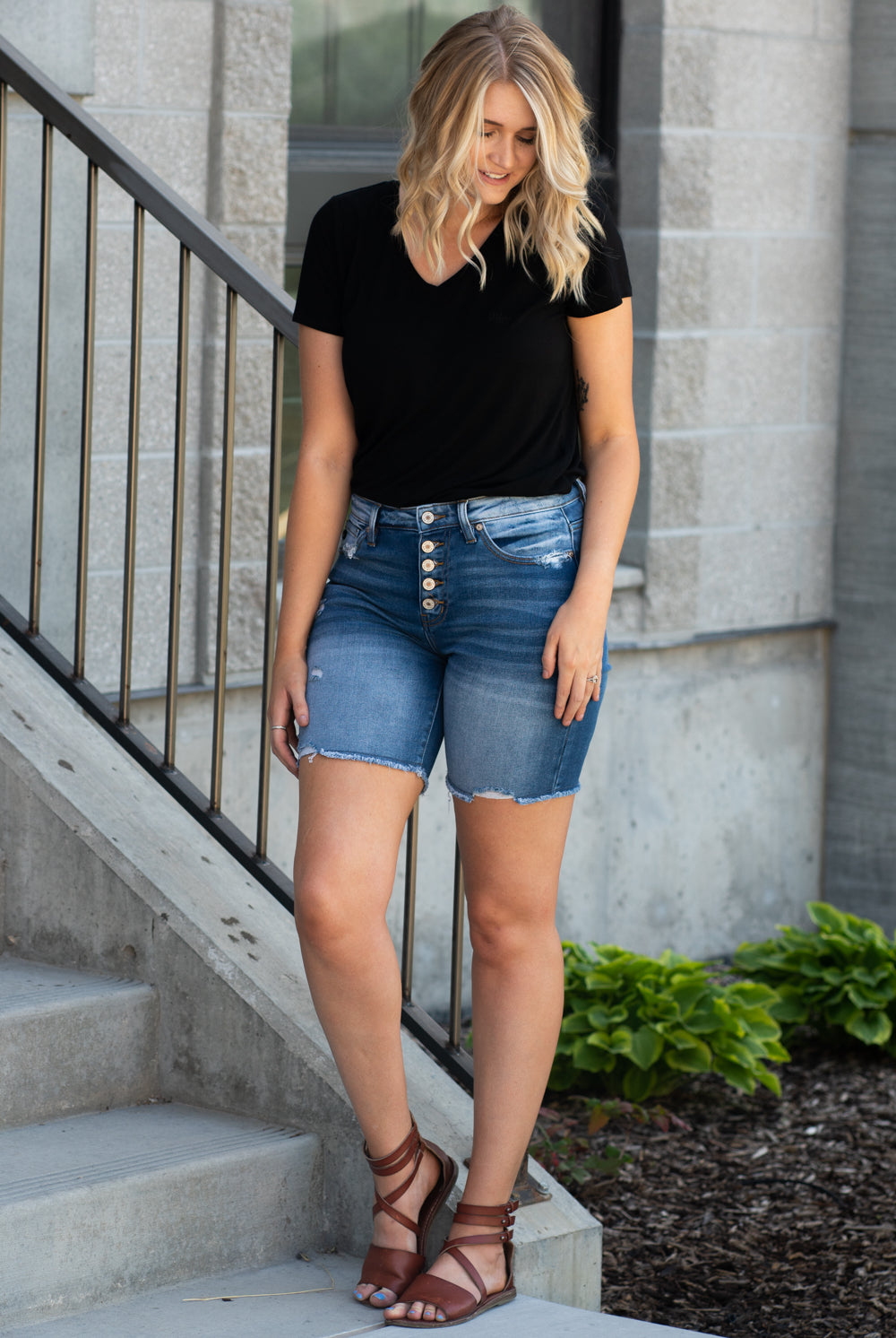 High Rise Boyfriend Shorts By Kan Can Collection: Summer 2020 Boyfriend Shorts High Rise waist, 10" Front Rise High Shorts, 7" Inseam Medium Wash Material: 95% COTTON / 4% POLYESTER / 1% LYCRA Stitching: Classic Fly: Exposed Button Fly Style #: KC8583M