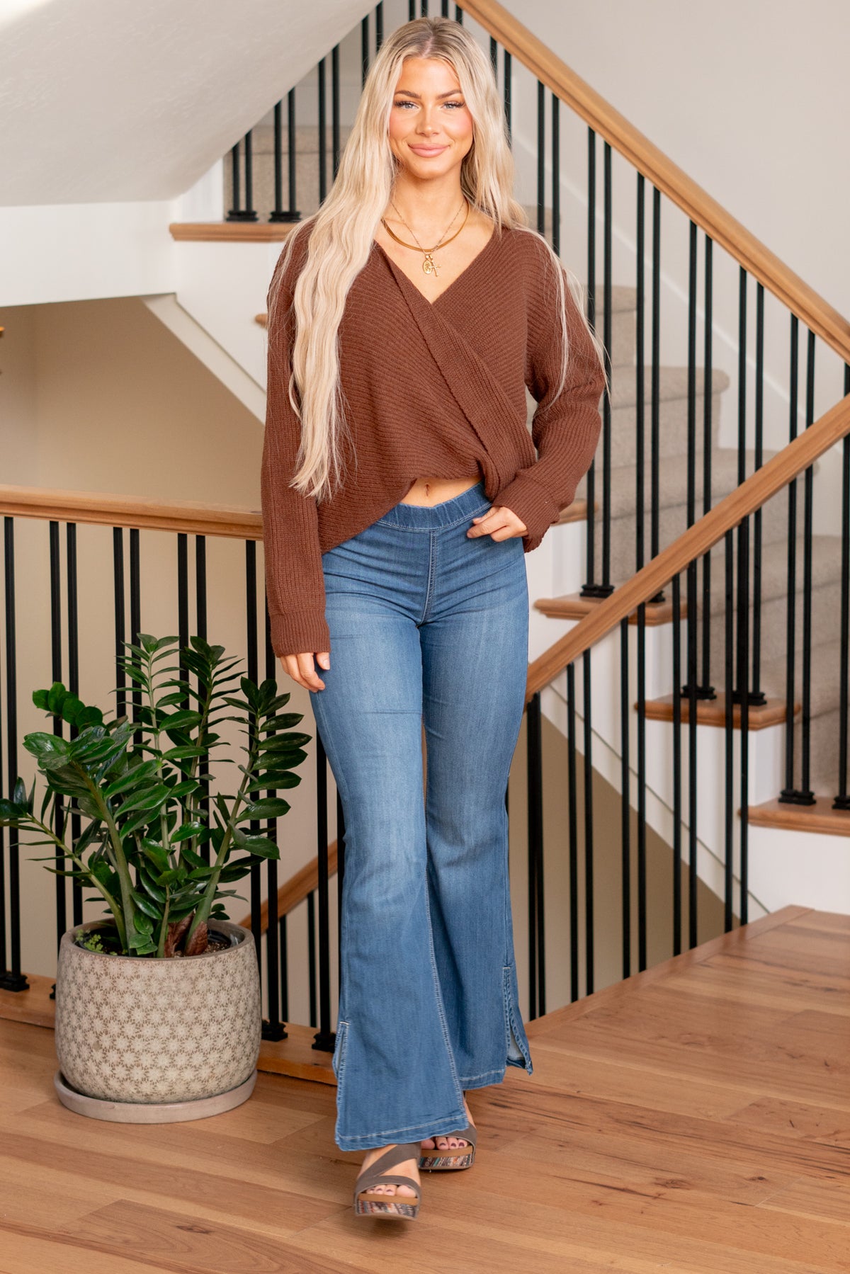 Cello Jeans  Upgrade your denim collection with the Mid Rise Pull-On Flare jeans featuring side slits – a perfect blend of comfort and on-trend fashion. These jeans offer a flattering mid-rise silhouette and a stylish flare leg, providing a versatile and chic look. 