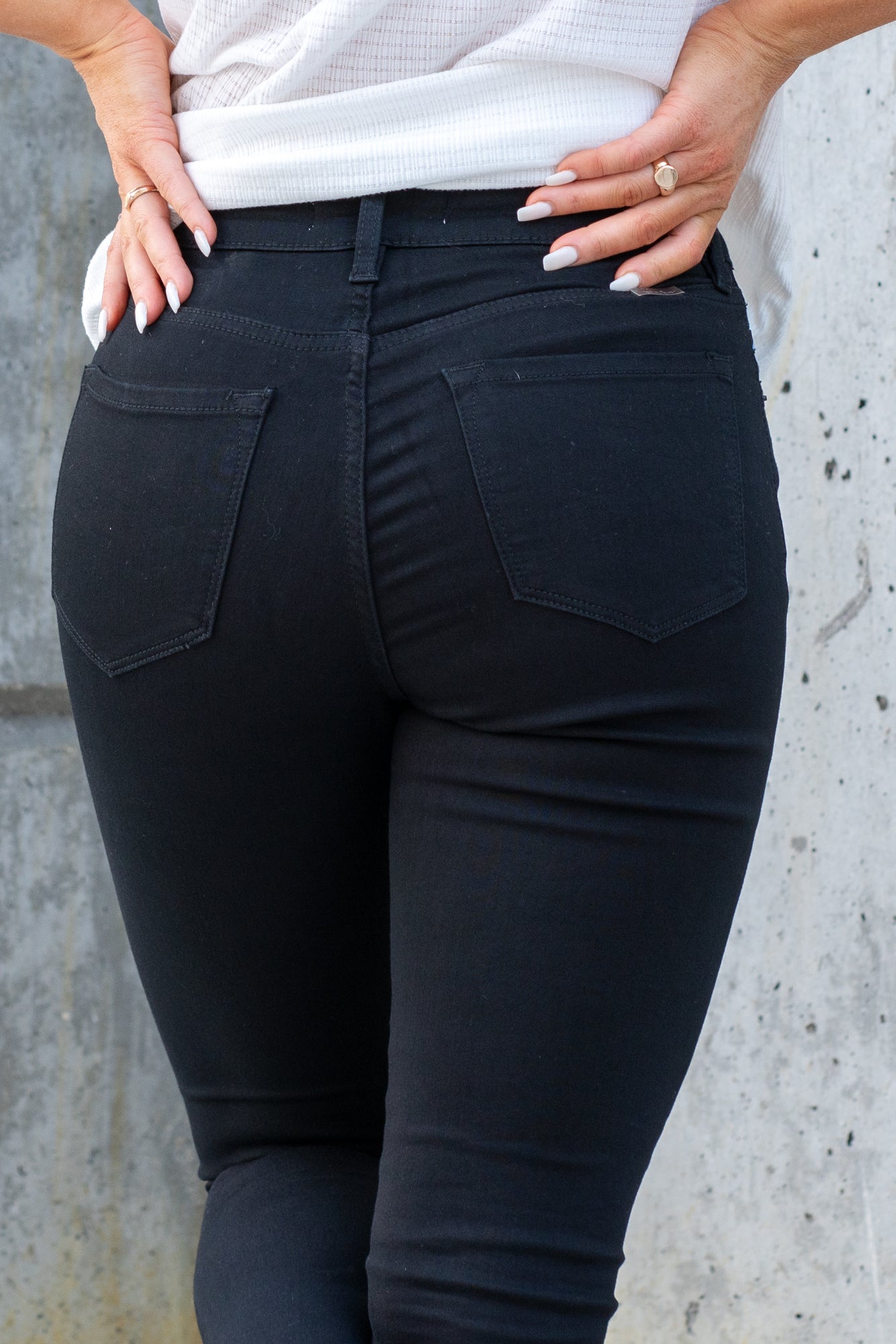 KanCan Jeans Collection: Core Style  Color: Dark Black Wash Cut: Skinny, 29.5" Inseam* Rise: High Rise, 10.5" Front Rise* 70%COTTON, 28%POLYESTER, 2%SPANDEX Stitching: Classic Fly: Zipper  Style #: KC11253BK Contact us for any additional measurements or sizing   *Measured on the smallest size, measurements may vary by size.