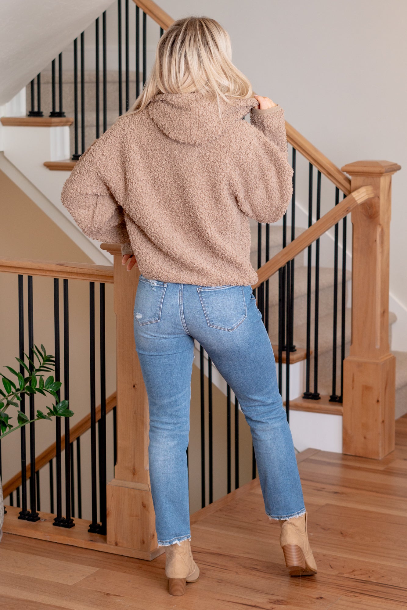 BiBi  Step into ultimate coziness with our Comfy Sherpa Zip Up Hoodie featuring a convenient pocket. This hoodie is designed for comfort, warmth, and style. The plush sherpa fabric ensures a soft touch against your skin, while the zip-up design and hoodie provide versatility for your casual or outdoor wardrobe. Perfect for chilly days or relaxed outings, this hoodie with pockets is a cozy essential that combines fashion with functionality.