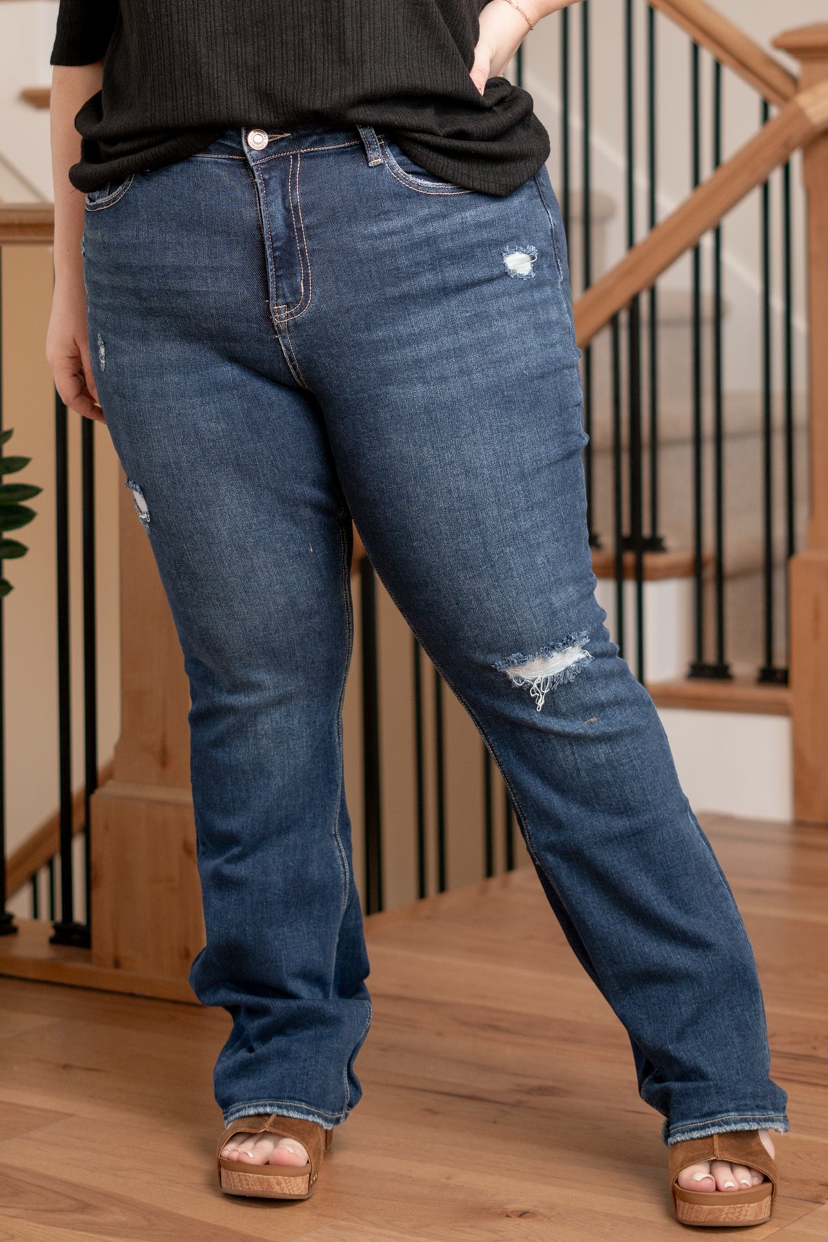 Lovervet by VERVET   Step into effortless style with the Advantages High Rise Flare jeans featuring distressed details. These jeans offer a flattering high-rise silhouette and a chic flare leg, creating a perfect blend of sophistication and casual flair. The distressed details add a touch of edge, making them a versatile choice for both laid-back and elevated look
