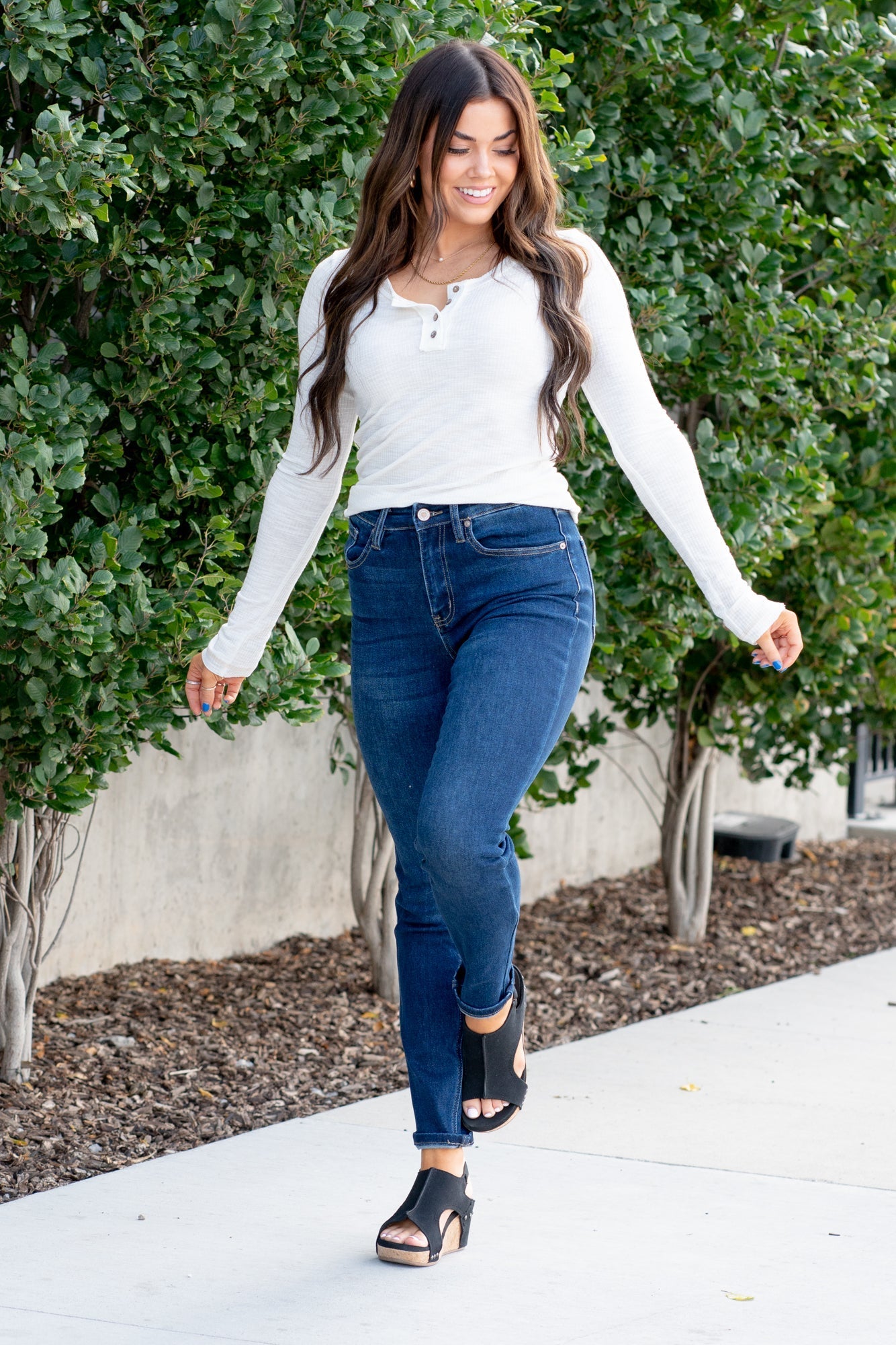 KanCan Jeans  With a high waist and cigarette straight fit, these will be your go-to jeans that will never go out of style. Color: Dark Blue  Cut: Straight Fit, 29" Inseam* Rise: High-Rise, 10.5" Front Rise* 75%COTTON, 23%TENCEL 2%SPANDEX Fly: Zipper Style #: KC4009D Contact us for any additional measurements or sizing.  *Measured on the smallest size, measurements may vary by size.