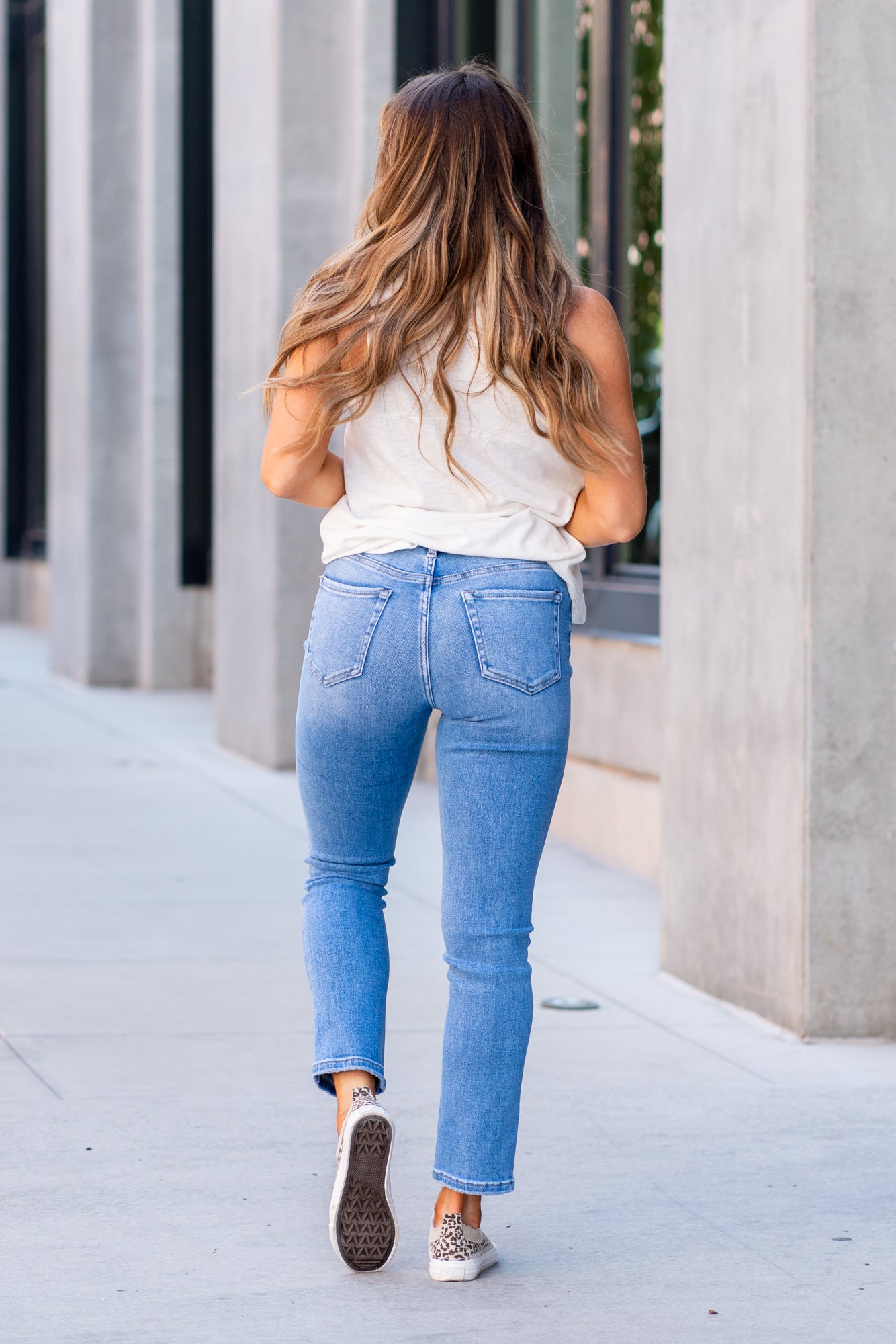 Vervet Flying Monkey Jeans  These high-waisted straight-leg jeans have a cropped fit, medium wash in blue and a stretchy denim feel.   Color: Medium Blue Wash  Cut: Straight, 27* Rise: High Rise, 10" Front Rise* Material: 70% COTTON 27% POLYESTER 2% VISCOSE 1% SPANDEX Machine Wash Separately In Cold Water Stitching: Classic Fly: Zipper Style #: T5385 Contact us for any additional measurements or sizing.