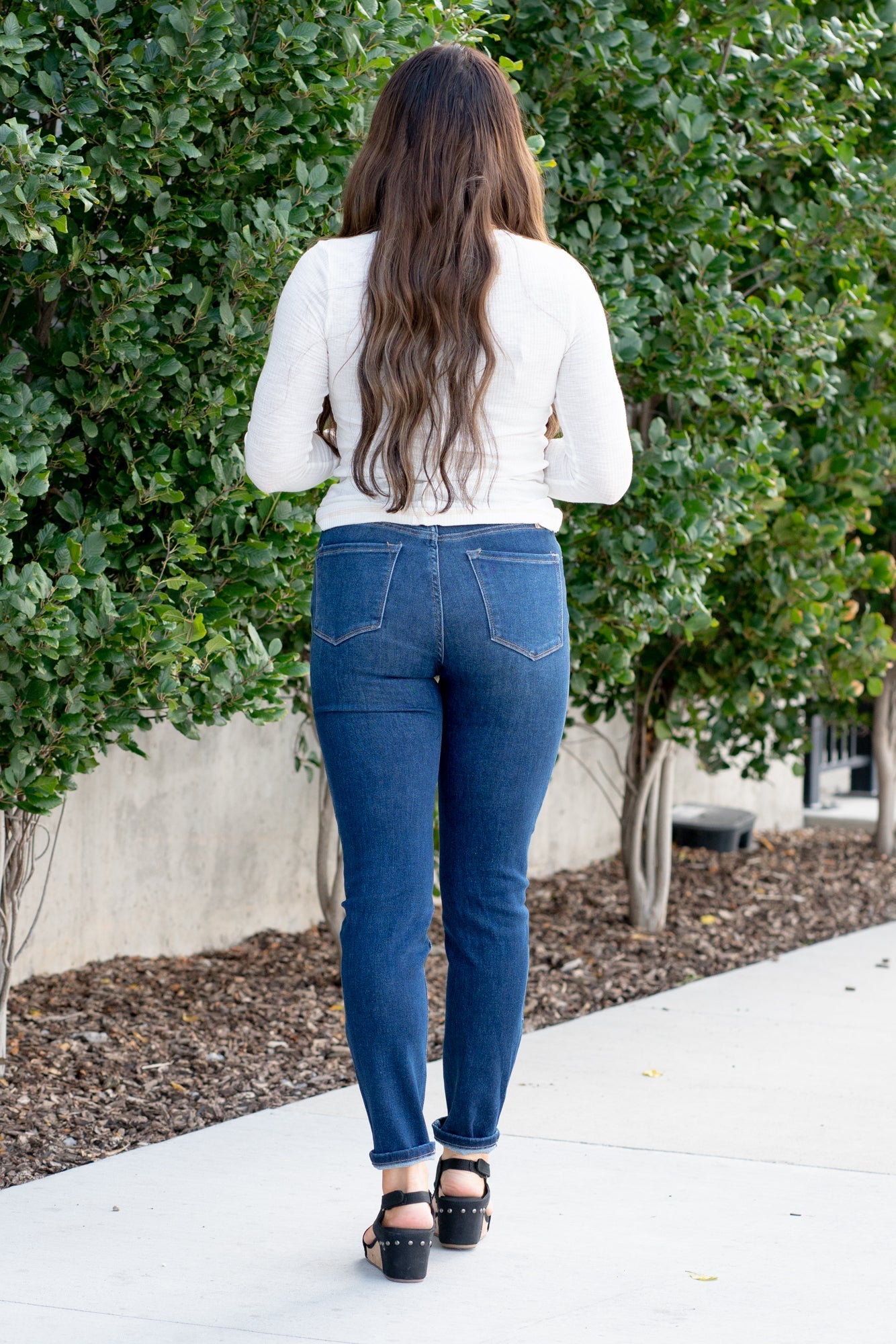 KanCan Jeans  With a high waist and cigarette straight fit, these will be your go-to jeans that will never go out of style. Color: Dark Blue  Cut: Straight Fit, 29" Inseam* Rise: High-Rise, 10.5" Front Rise* 75%COTTON, 23%TENCEL 2%SPANDEX Fly: Zipper Style #: KC4009D Contact us for any additional measurements or sizing.  *Measured on the smallest size, measurements may vary by size.