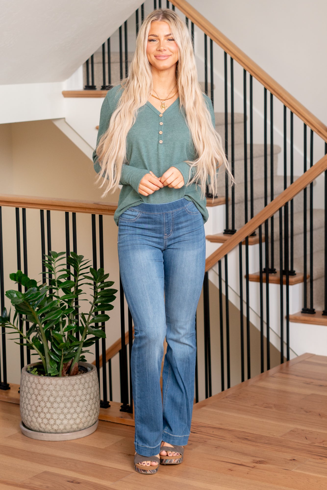 Cello Jeans  Get comfortable and trendy in these ultra stretchy jeans. The dark wash flared jegging features a flattering flared fit, a faded wash, and light whisker detail. Additionally it has two faux front pockets and two back real pockets.  