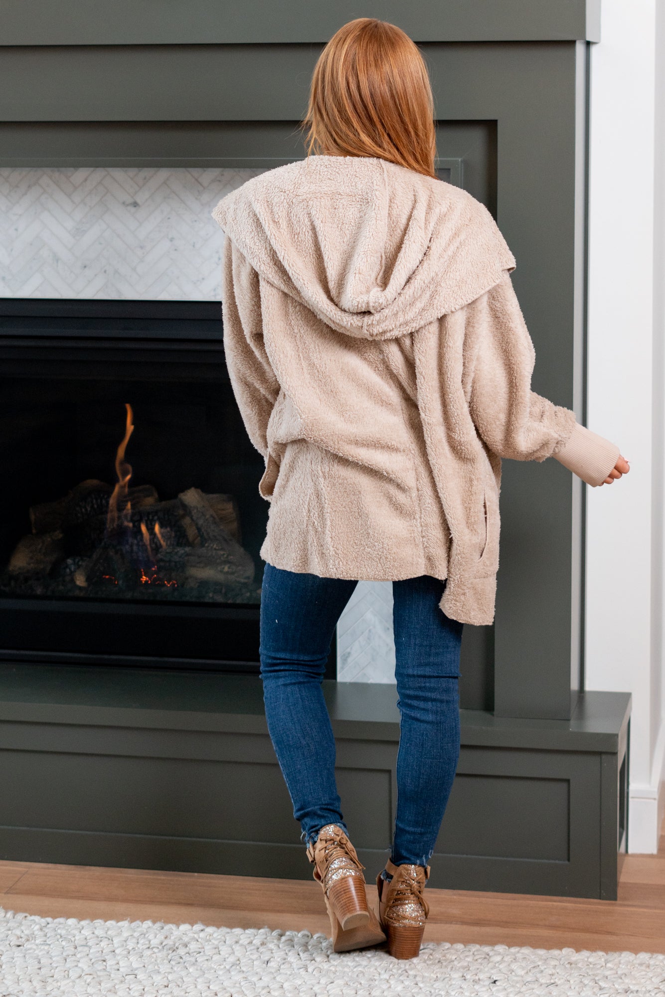 Hem & Thread   This is that cozy jacket you will throw on every day and go! One size fits most with an open neckline and long sleeves and side pockets.   Color: Taupe Neckline: Open  Sleeve: Long 100% POLYESTER Style #: L2394-Taupe Contact us for any additional measurements or sizing. 