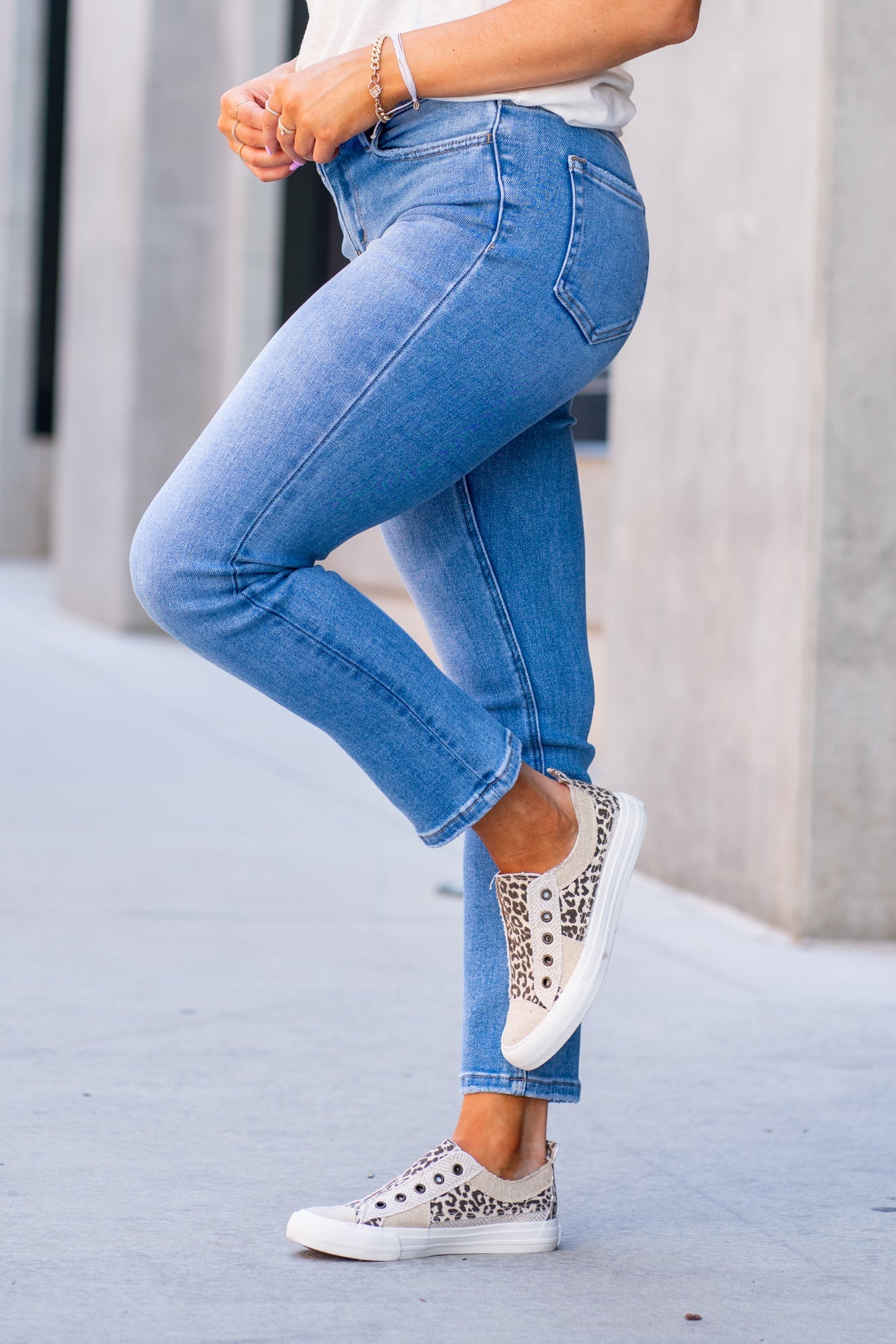 Vervet Flying Monkey Jeans  These high-waisted straight-leg jeans have a cropped fit, medium wash in blue and a stretchy denim feel.   Color: Medium Blue Wash  Cut: Straight, 27* Rise: High Rise, 10" Front Rise* Material: 70% COTTON 27% POLYESTER 2% VISCOSE 1% SPANDEX Machine Wash Separately In Cold Water Stitching: Classic Fly: Zipper Style #: T5385 Contact us for any additional measurements or sizing.