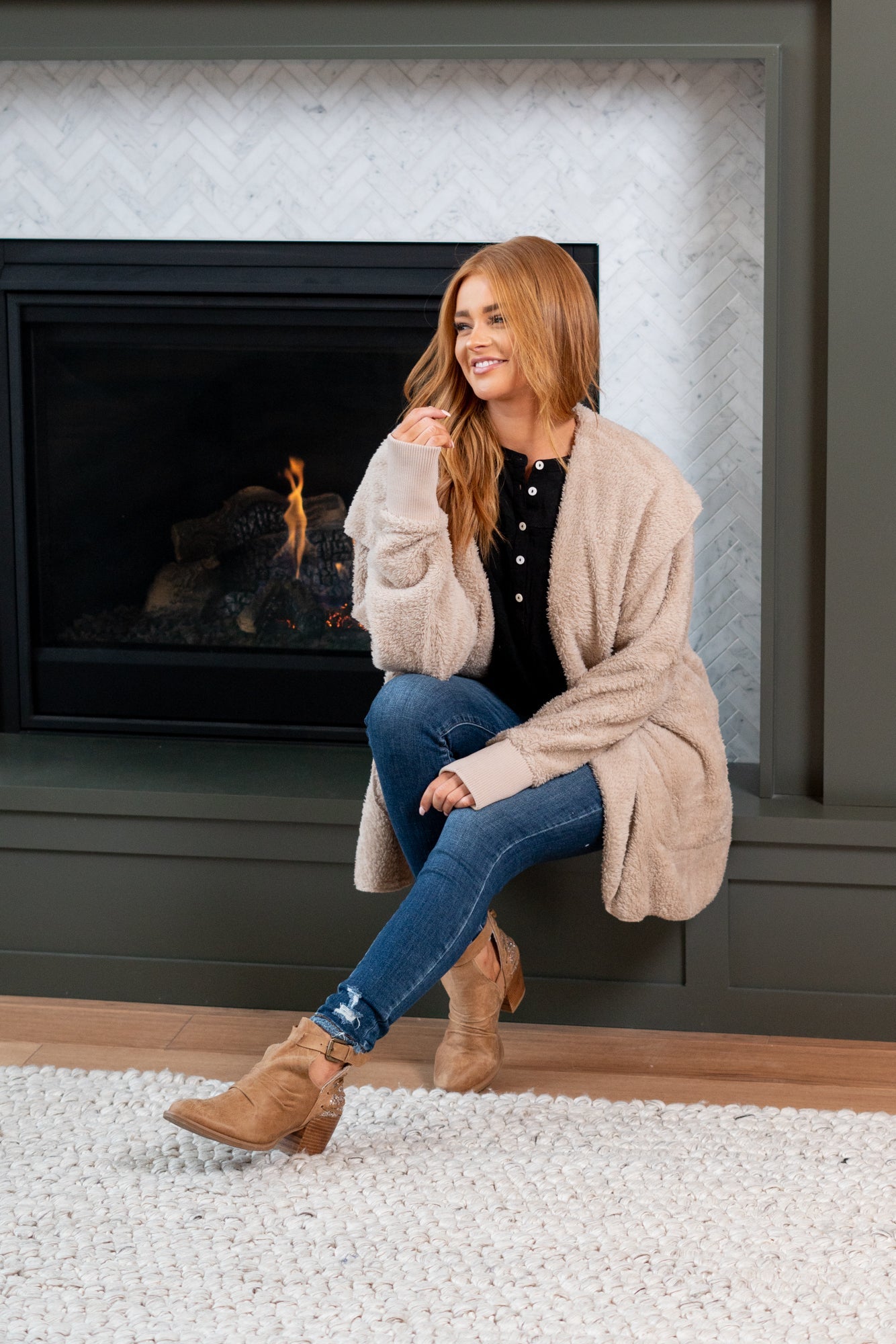 Hem & Thread   This is that cozy jacket you will throw on every day and go! One size fits most with an open neckline and long sleeves and side pockets.   Color: Taupe Neckline: Open  Sleeve: Long 100% POLYESTER Style #: L2394-Taupe Contact us for any additional measurements or sizing. 