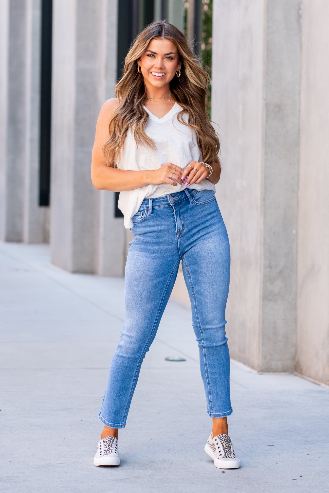 Vervet Flying Monkey Jeans  These high-waisted straight-leg jeans have a cropped fit, medium wash in blue and a stretchy denim feel.   Color: Medium Blue Wash  Cut: Straight, 27* Rise: High Rise, 10" Front Rise* Material: 70% COTTON 27% POLYESTER 2% VISCOSE 1% SPANDEX Machine Wash Separately In Cold Water Stitching: Classic Fly: Zipper Style #: T5385 Contact us for any additional measurements or sizing.