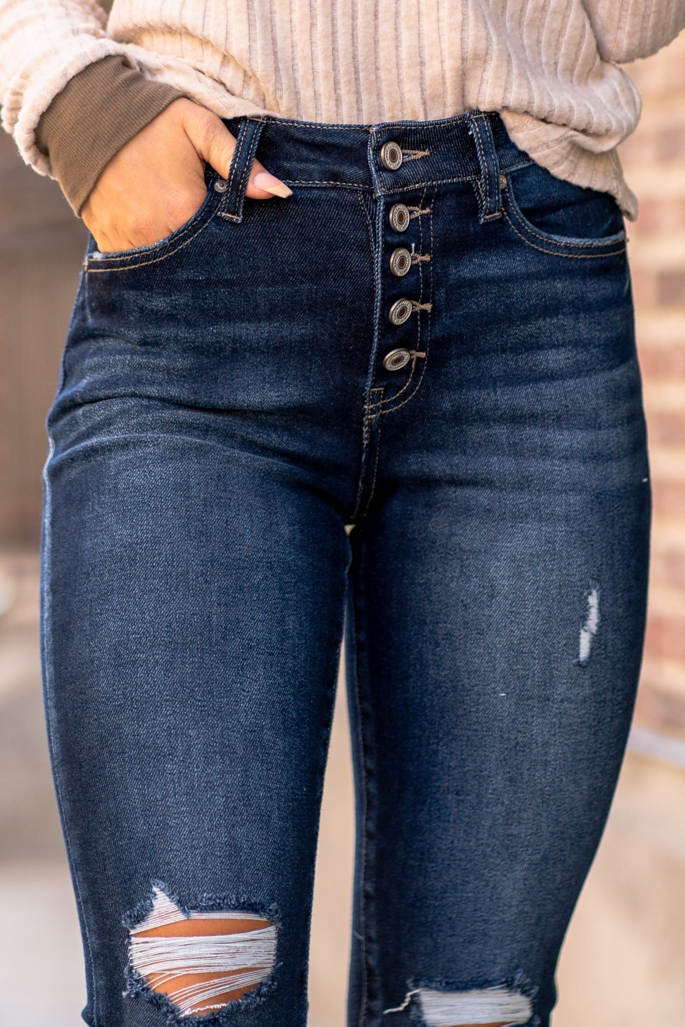 KanCan Jeans  Color: Dark Wash Cut: Ankle Skinny, 27.5" Inseam* Rise: High Rise, 9.5" Front Rise* COTTON 94% POLYESTER 4% SPANDEX 2% Fly: Exposed Button Fly Style #: KC7117D Contact us for any additional measurements or sizing.  *Measured on the smallest size, measurements may vary by size. 