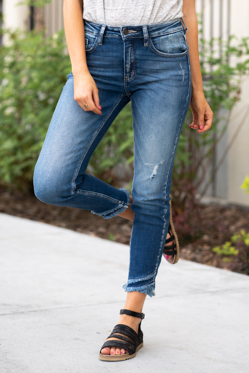 KanCan Jeans Collection: Spring 2021 Color: Dark Blue Wash Cut: Ankle Skinny, 26" Inseam Rise: High-Rise, 10" Front Rise 94% COTTON, 5% POLYESTER, 1% POLYESTER Stitching: Classic Fly: Zipper Style #: KC9279D  Contact us for any additional measurements or sizing.