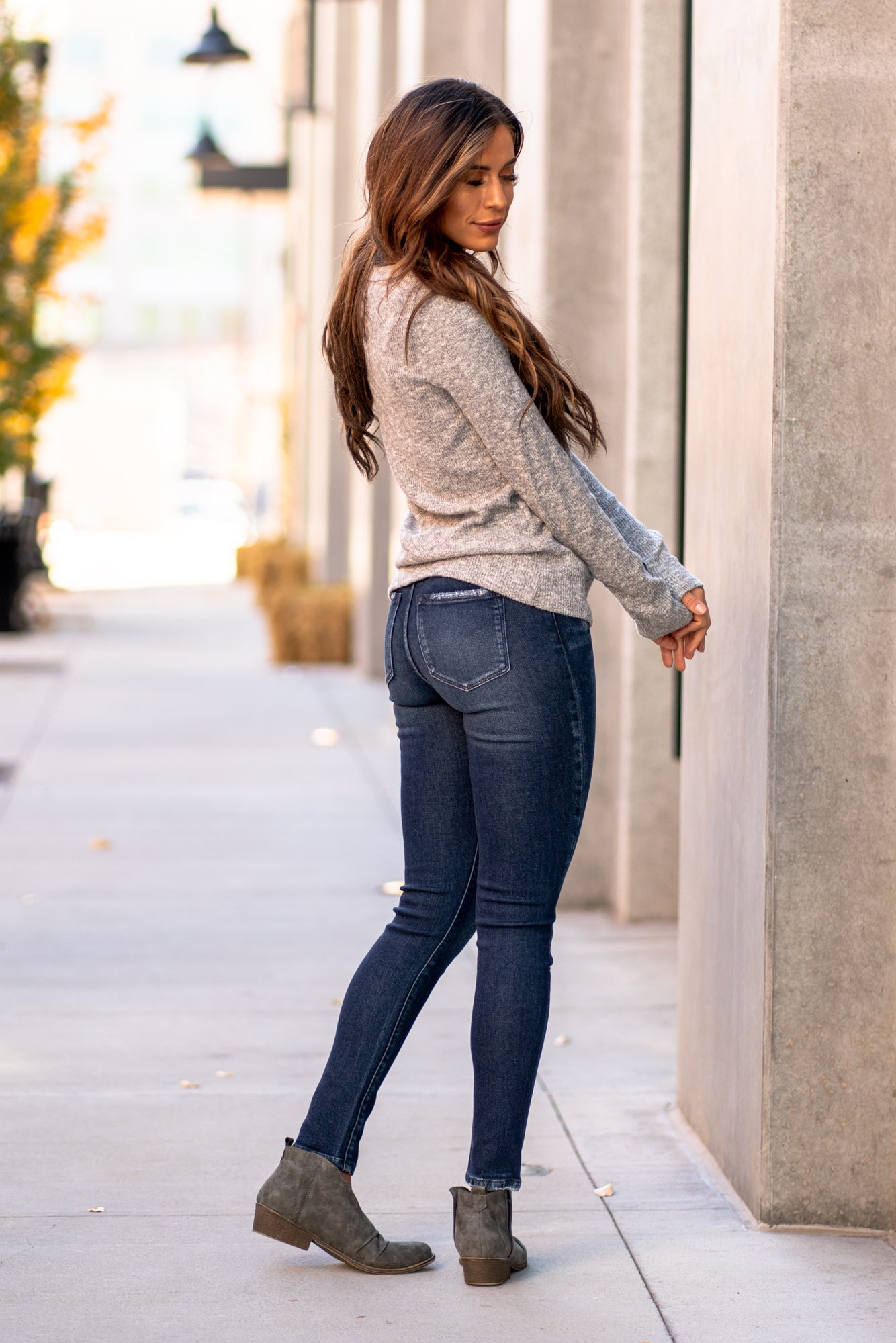 KanCan Jeans Color: Dark Blue Cut: Curvy Skinny, 30" Inseam* Rise: High-Rise, 10" Front Rise* 92% COTTON , 7% POLYESTER , 1% SPANDEX Stitching: Classic Fly: Exposed Button Fly Style #: KC7145D    Contact us for any additional measurements or sizing.  *Measured on the smallest size, measurements may vary by size. 